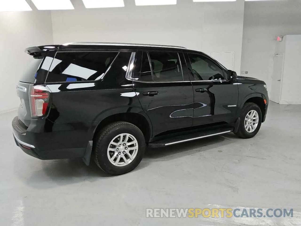 3 fotografías del automóvil dañado 1GNSKMKD1MR432213 CHEVROLET TAHOE 2021