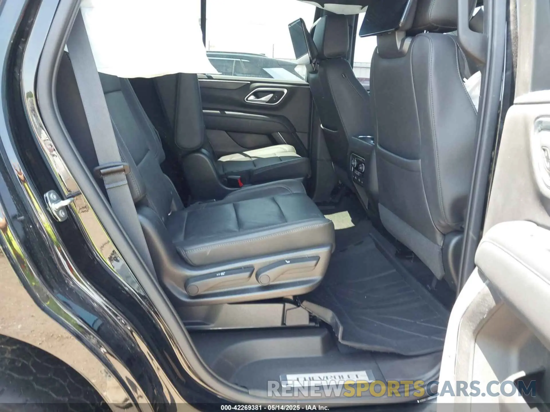 8 fotografías del automóvil dañado 1GNSKPKD1MR313689 CHEVROLET TAHOE 2021