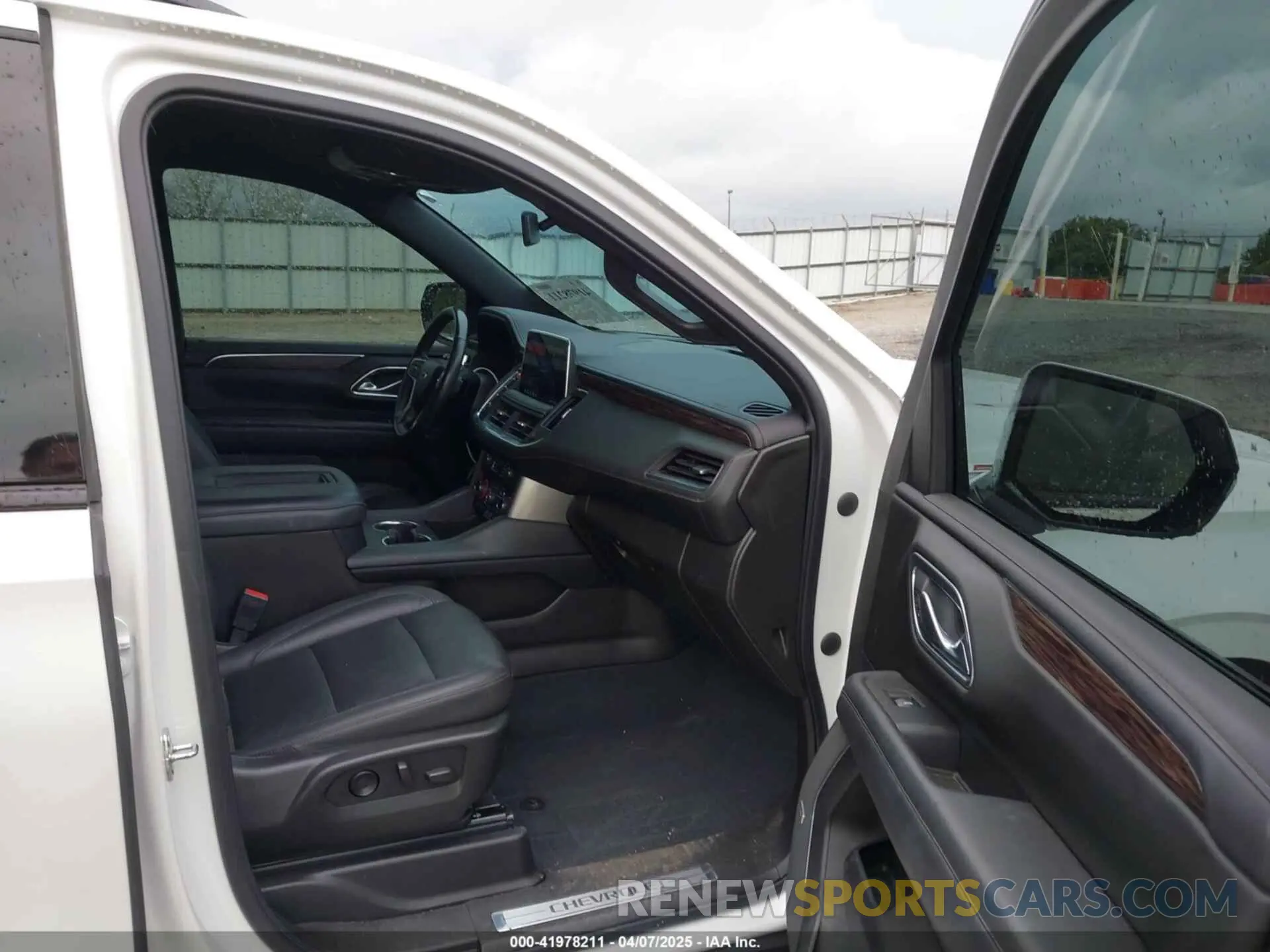 5 fotografías del automóvil dañado 1GNSKPKD3MR239319 CHEVROLET TAHOE 2021