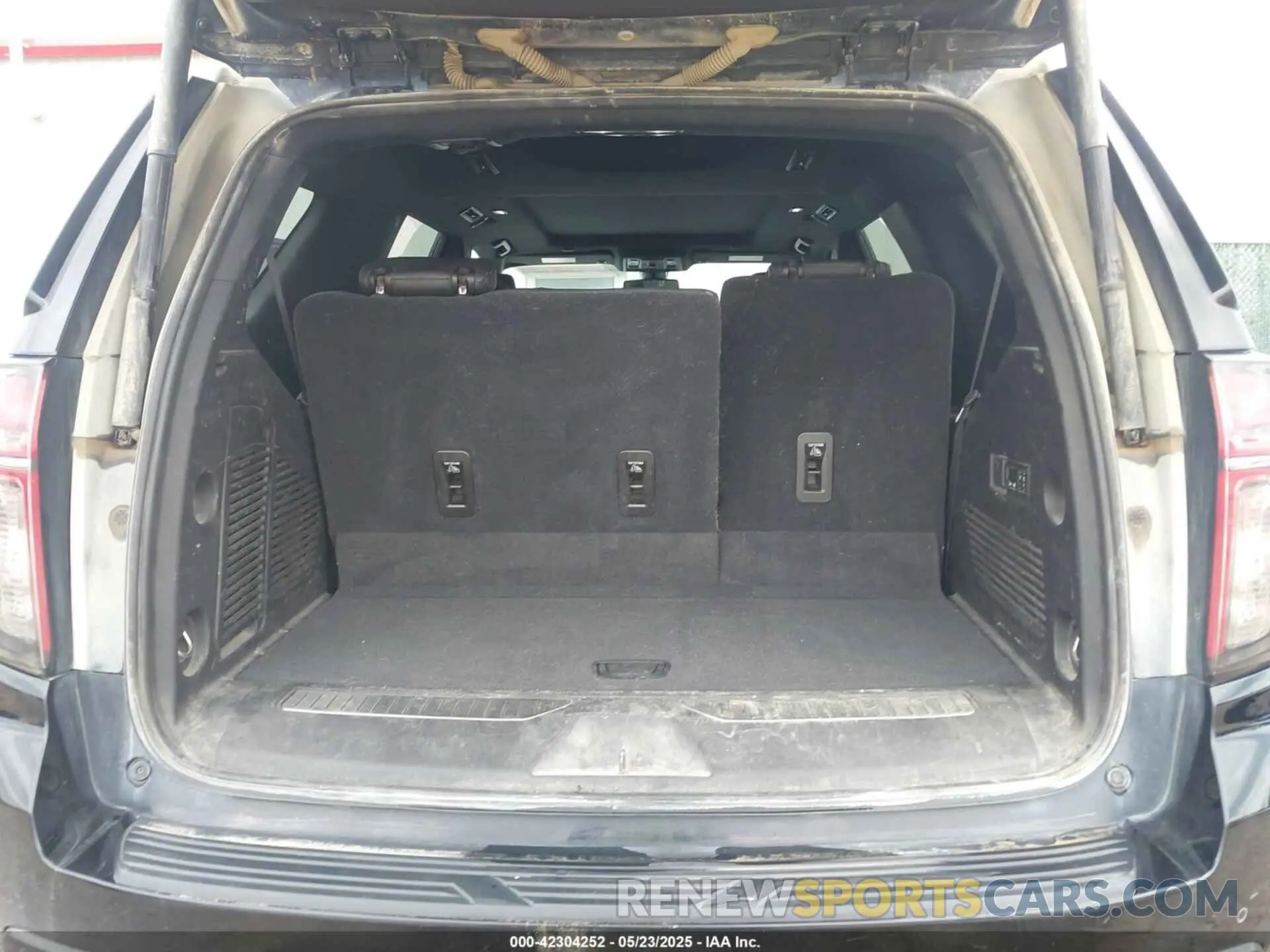 17 fotografías del automóvil dañado 1GNSKPKD6MR113116 CHEVROLET TAHOE 2021