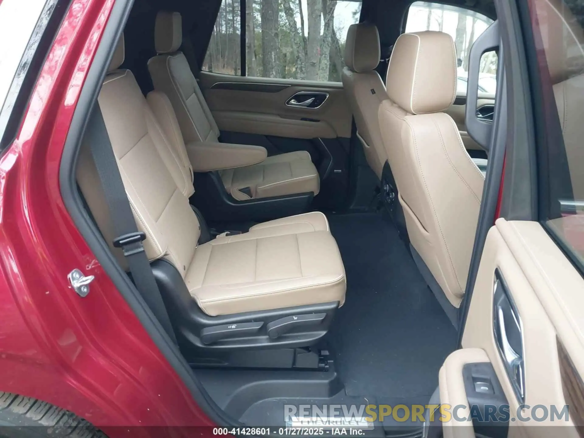 8 fotografías del automóvil dañado 1GNSKSKD8MR184627 CHEVROLET TAHOE 2021