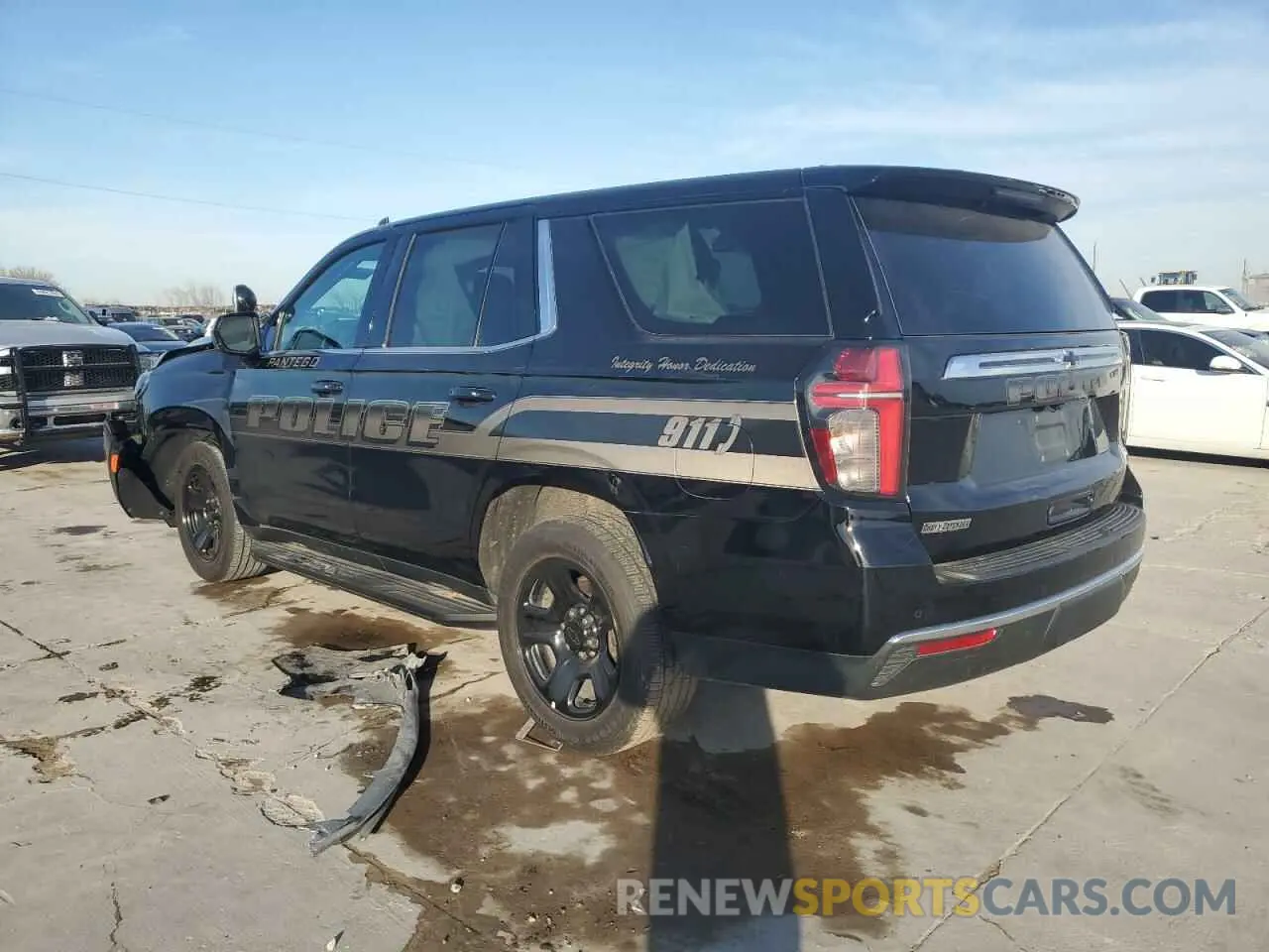 2 fotografías del automóvil dañado 1GNSCLED0NR143392 CHEVROLET TAHOE 2022