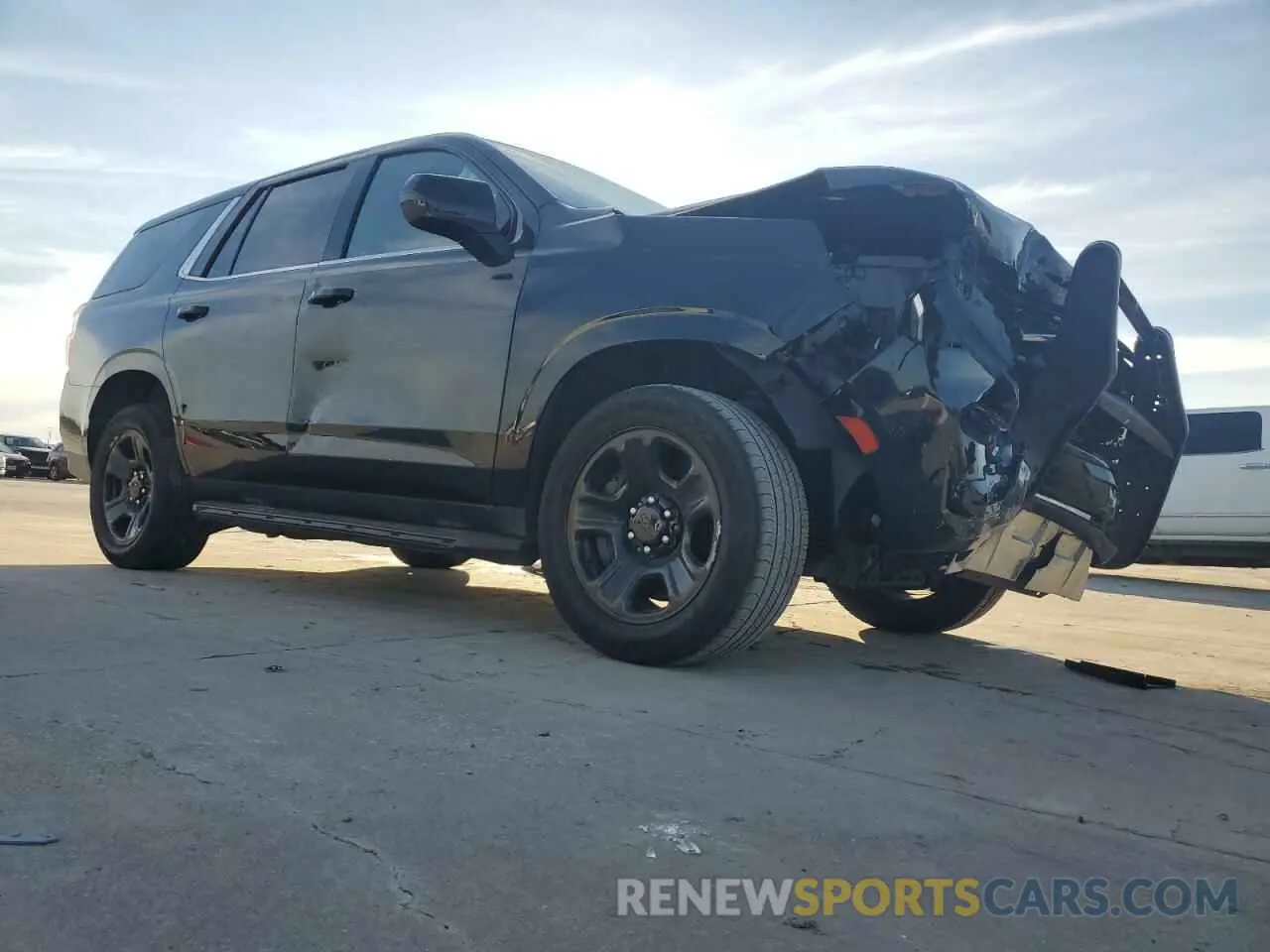 4 fotografías del automóvil dañado 1GNSCLED0NR143392 CHEVROLET TAHOE 2022
