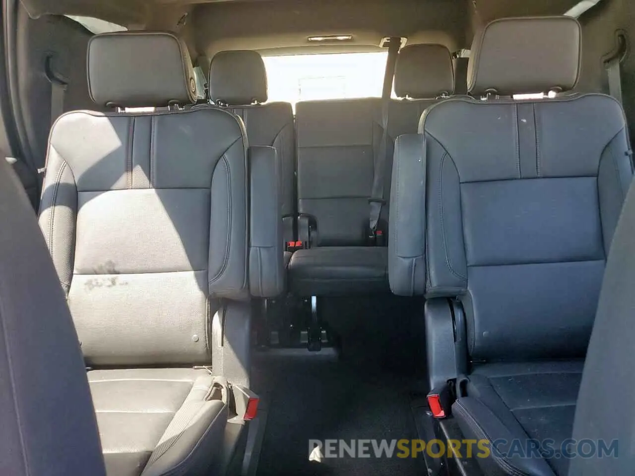 10 fotografías del automóvil dañado 1GNSCRKD1NR337890 CHEVROLET TAHOE 2022