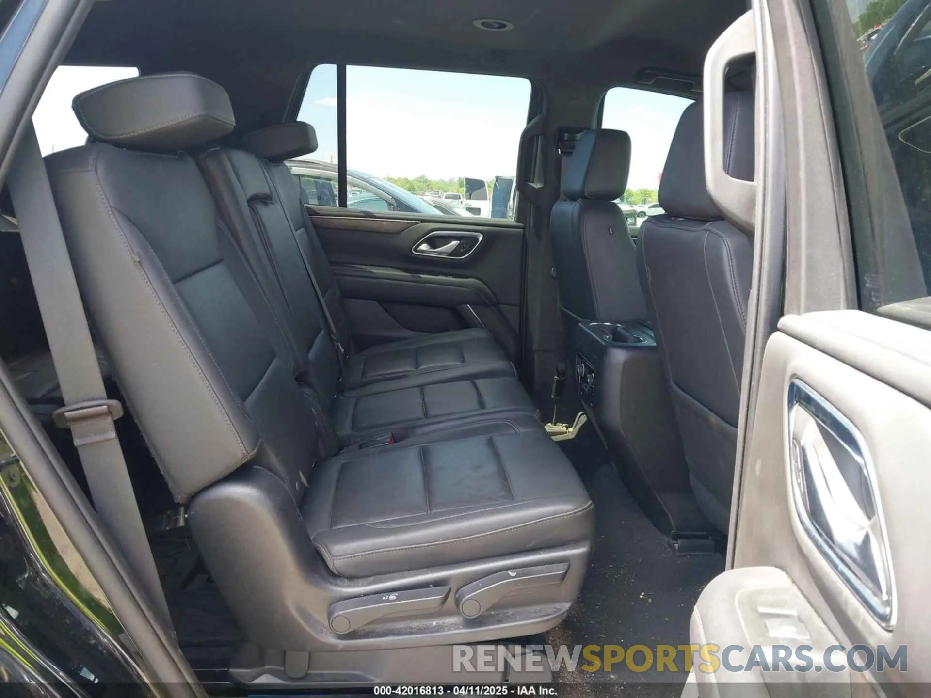 8 fotografías del automóvil dañado 1GNSKPKD2NR174478 CHEVROLET TAHOE 2022