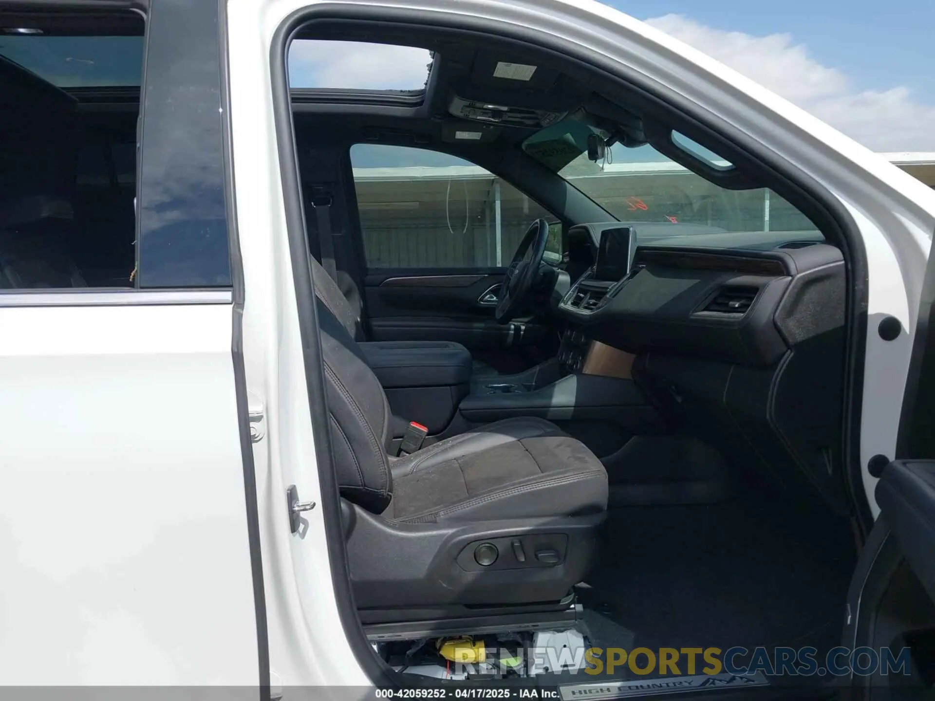 5 fotografías del automóvil dañado 1GNSKTKL5NR349094 CHEVROLET TAHOE 2022