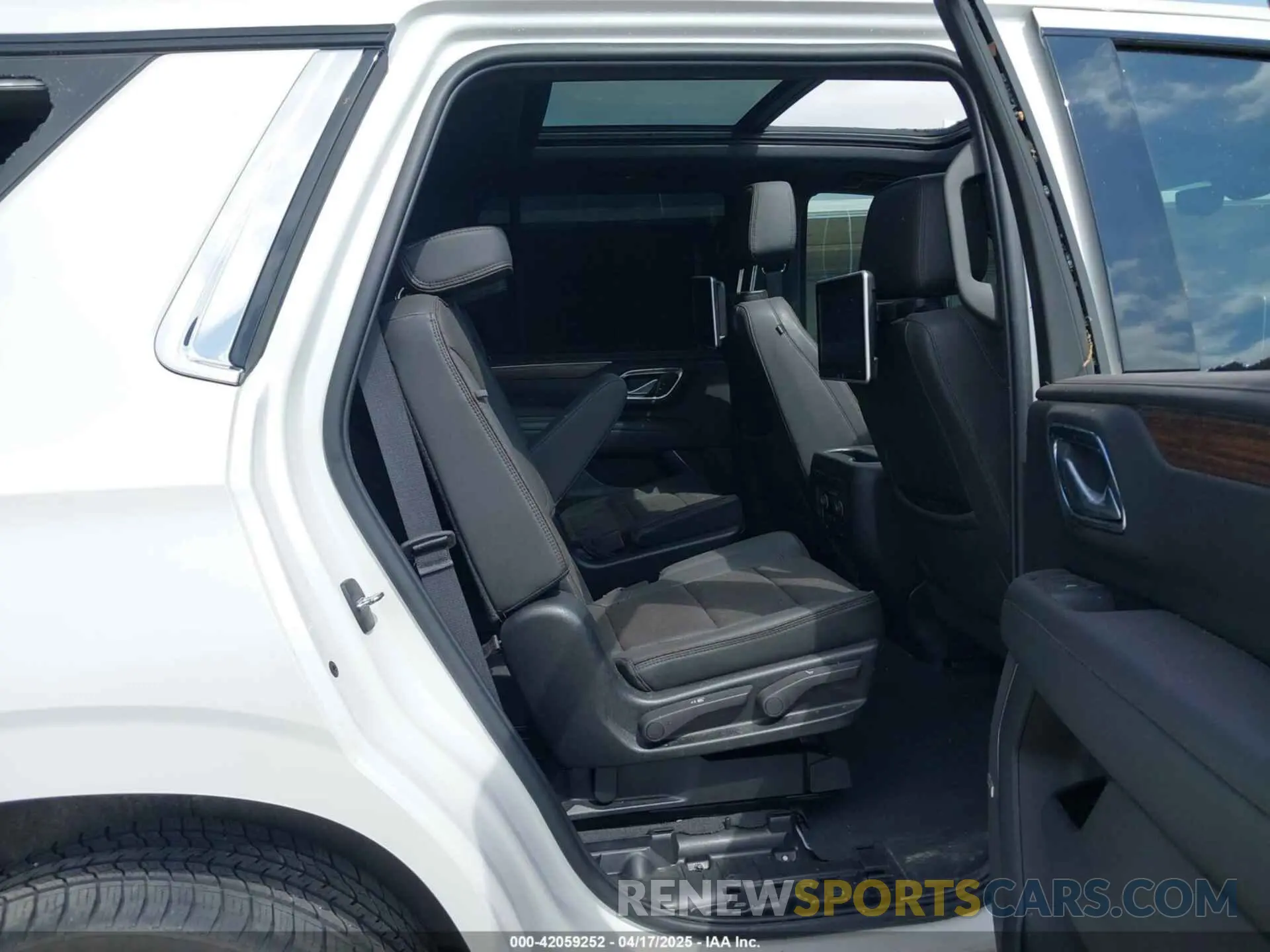 8 fotografías del automóvil dañado 1GNSKTKL5NR349094 CHEVROLET TAHOE 2022