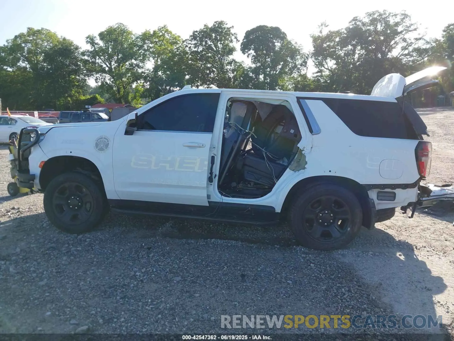 15 fotografías del automóvil dañado 1GNSCLED6PR228031 CHEVROLET TAHOE 2023