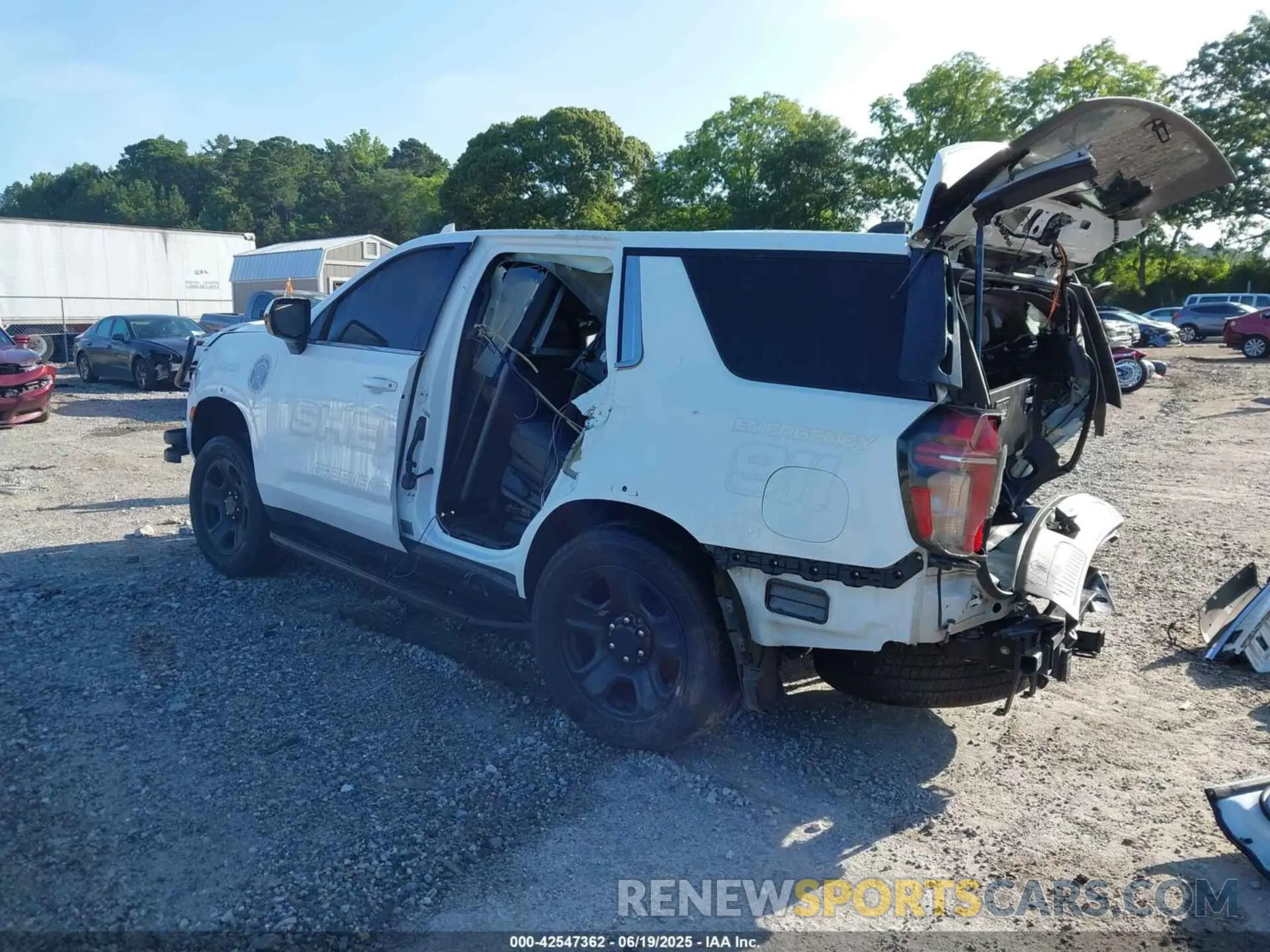 3 fotografías del automóvil dañado 1GNSCLED6PR228031 CHEVROLET TAHOE 2023