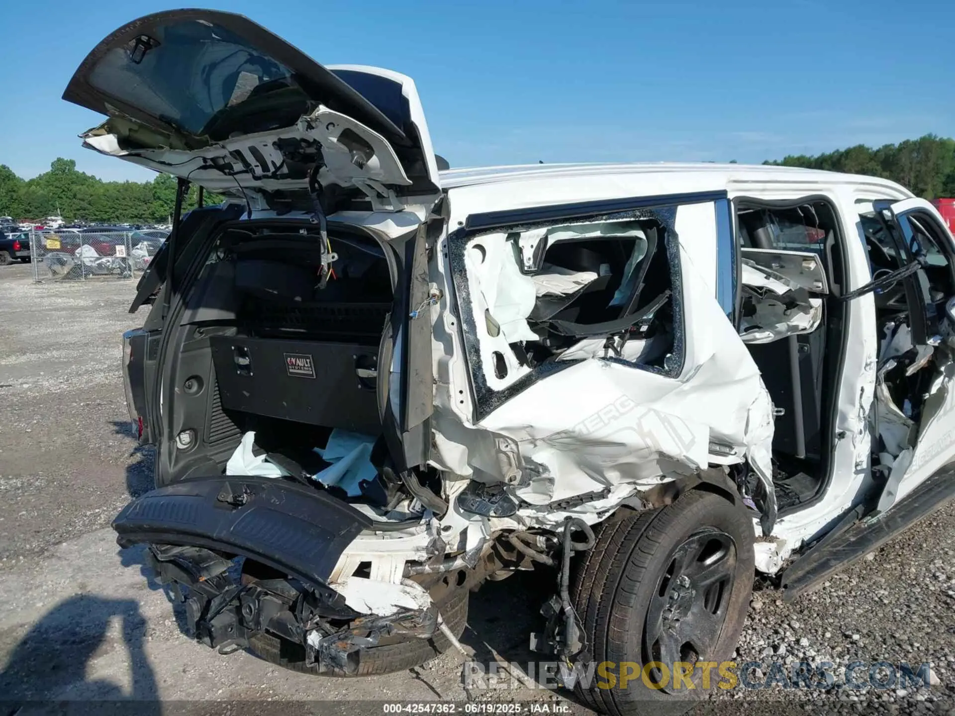 6 fotografías del automóvil dañado 1GNSCLED6PR228031 CHEVROLET TAHOE 2023