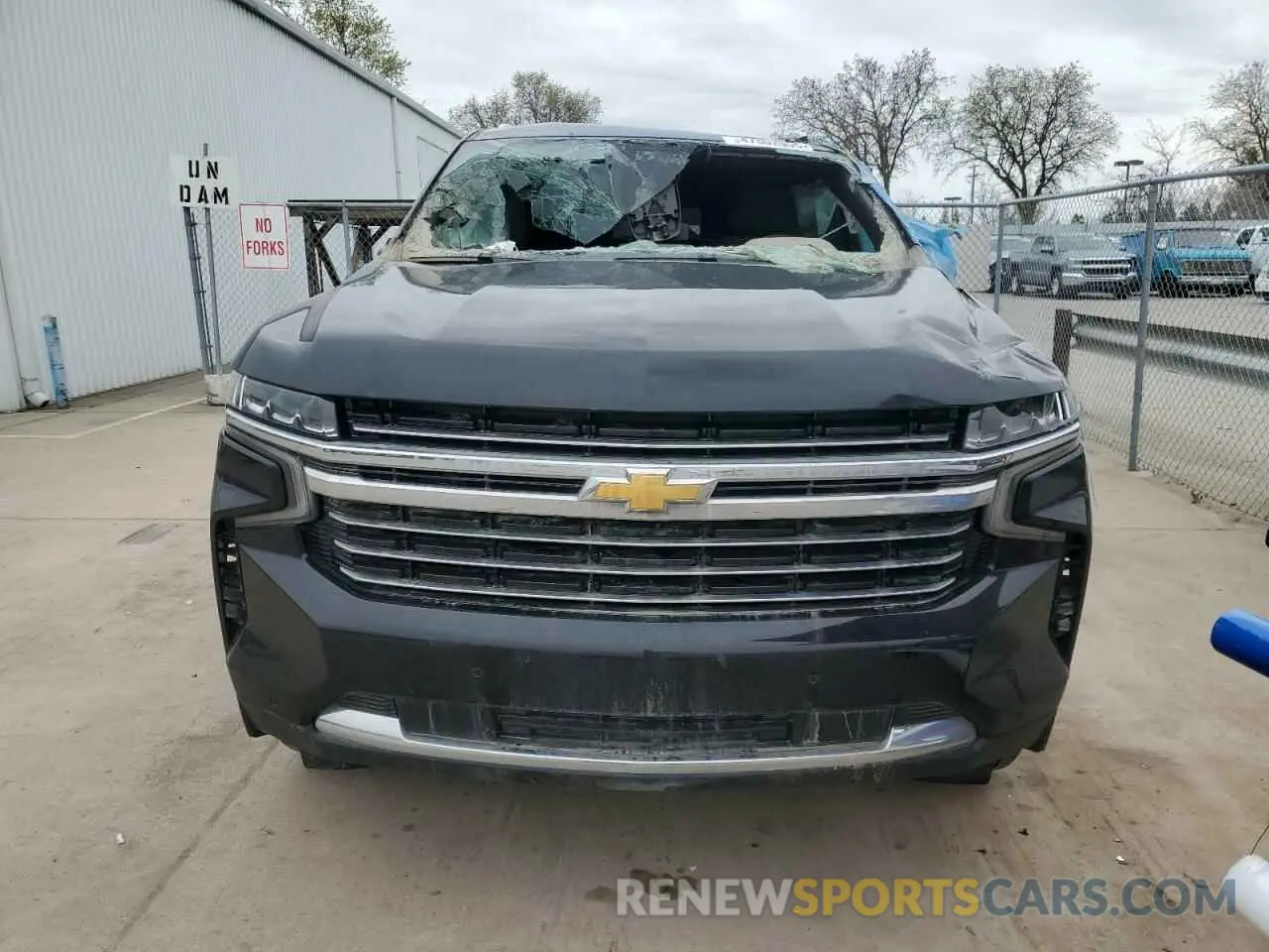 5 fotografías del automóvil dañado 1GNSCNKD2PR168880 CHEVROLET TAHOE 2023