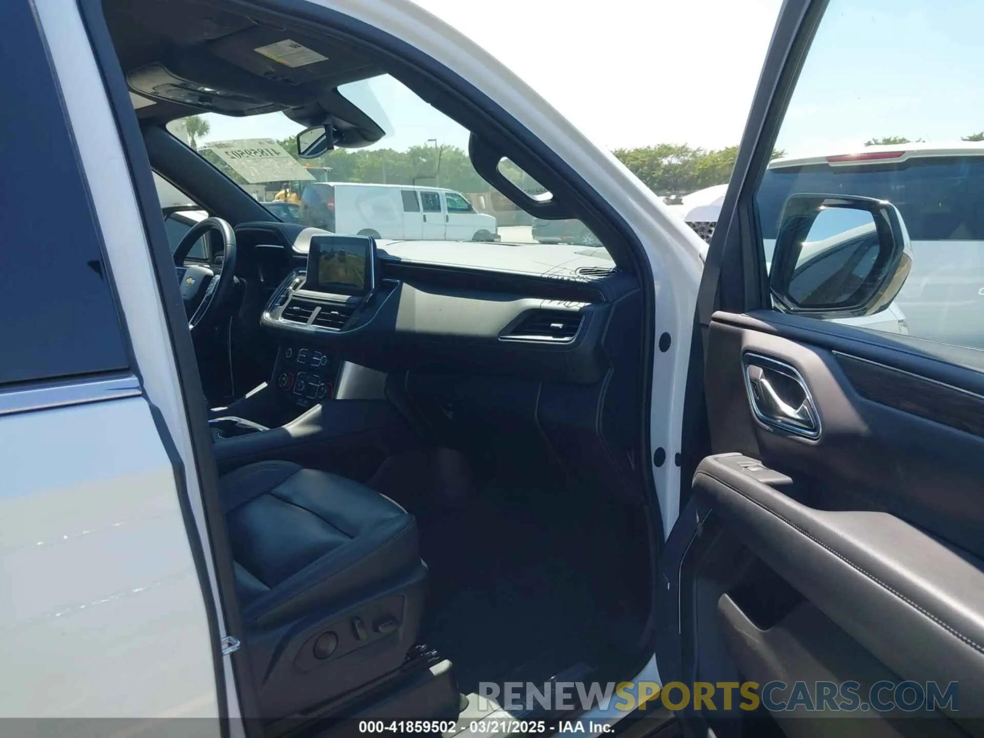 5 fotografías del automóvil dañado 1GNSCNKD2PR295967 CHEVROLET TAHOE 2023