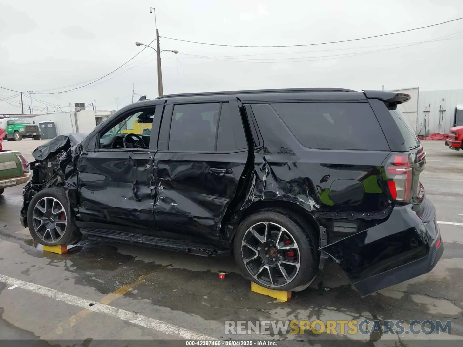 15 fotografías del automóvil dañado 1GNSCRKD4PR247135 CHEVROLET TAHOE 2023