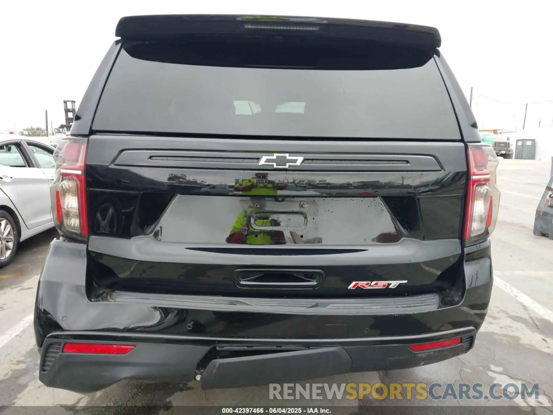 17 fotografías del automóvil dañado 1GNSCRKD4PR247135 CHEVROLET TAHOE 2023
