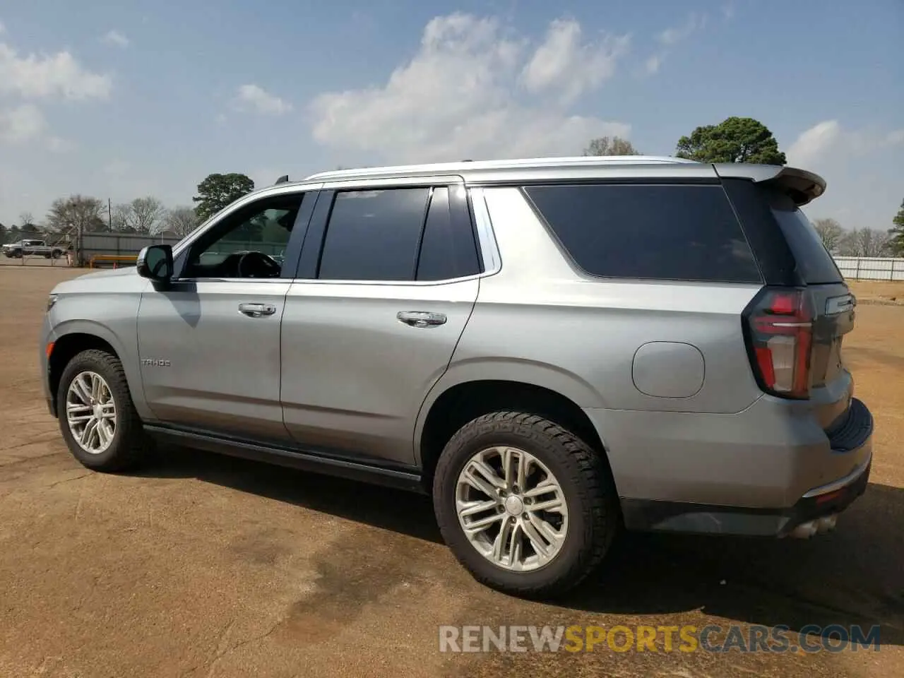 2 fotografías del automóvil dañado 1GNSCSKDXPR120185 CHEVROLET TAHOE 2023