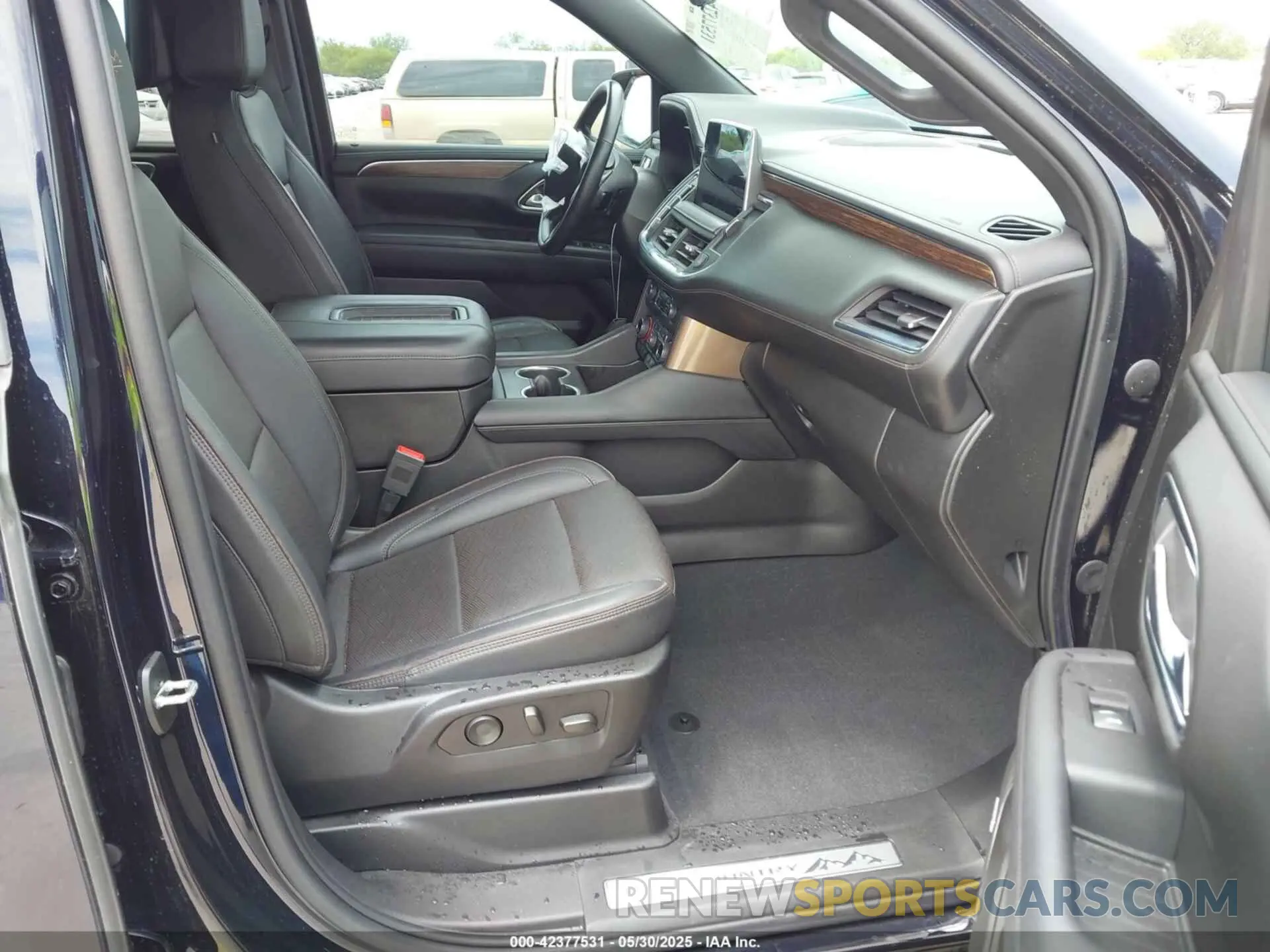5 fotografías del automóvil dañado 1GNSCTKT8PR215292 CHEVROLET TAHOE 2023