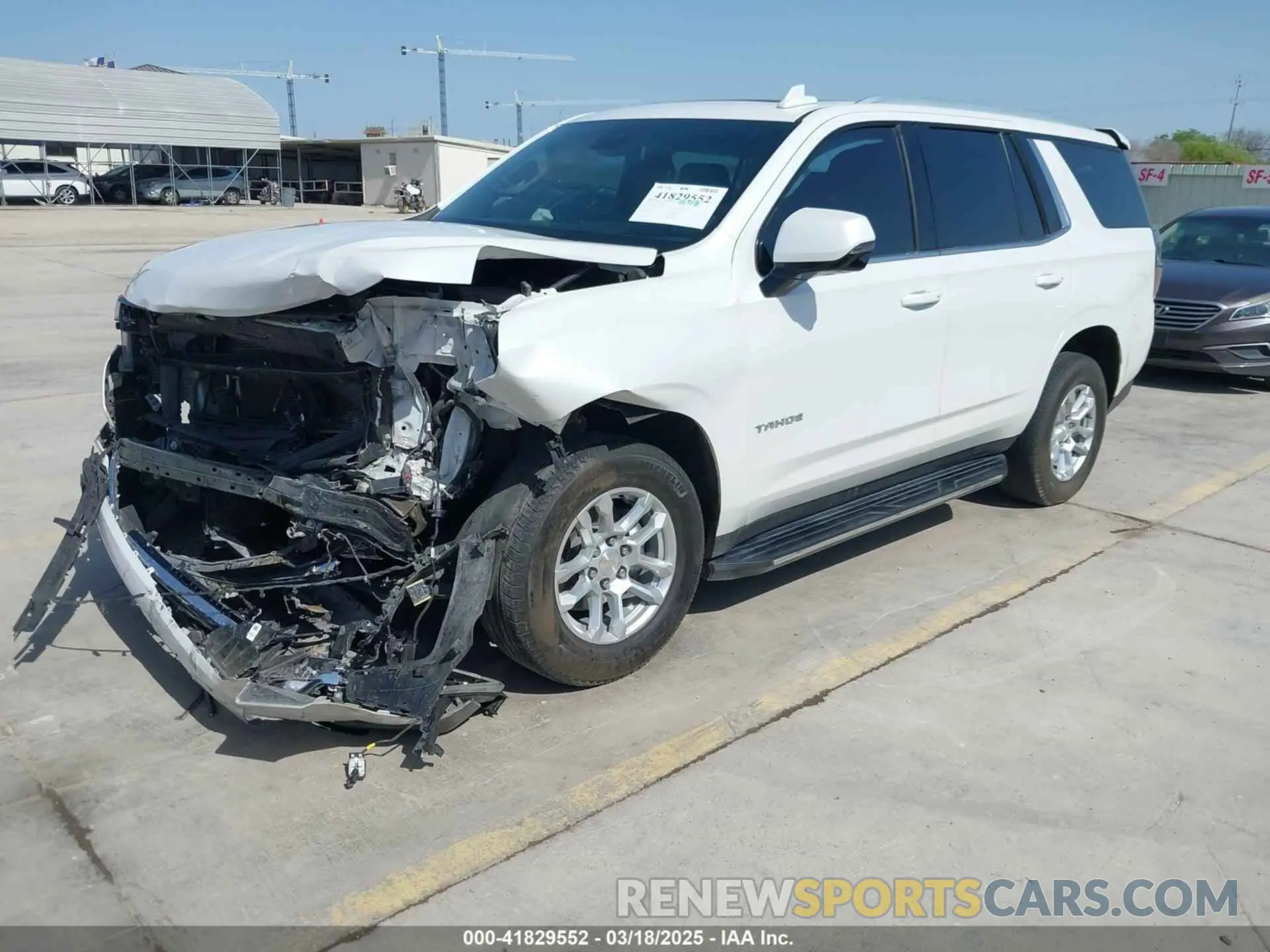 2 fotografías del automóvil dañado 1GNSKNKD3PR313606 CHEVROLET TAHOE 2023