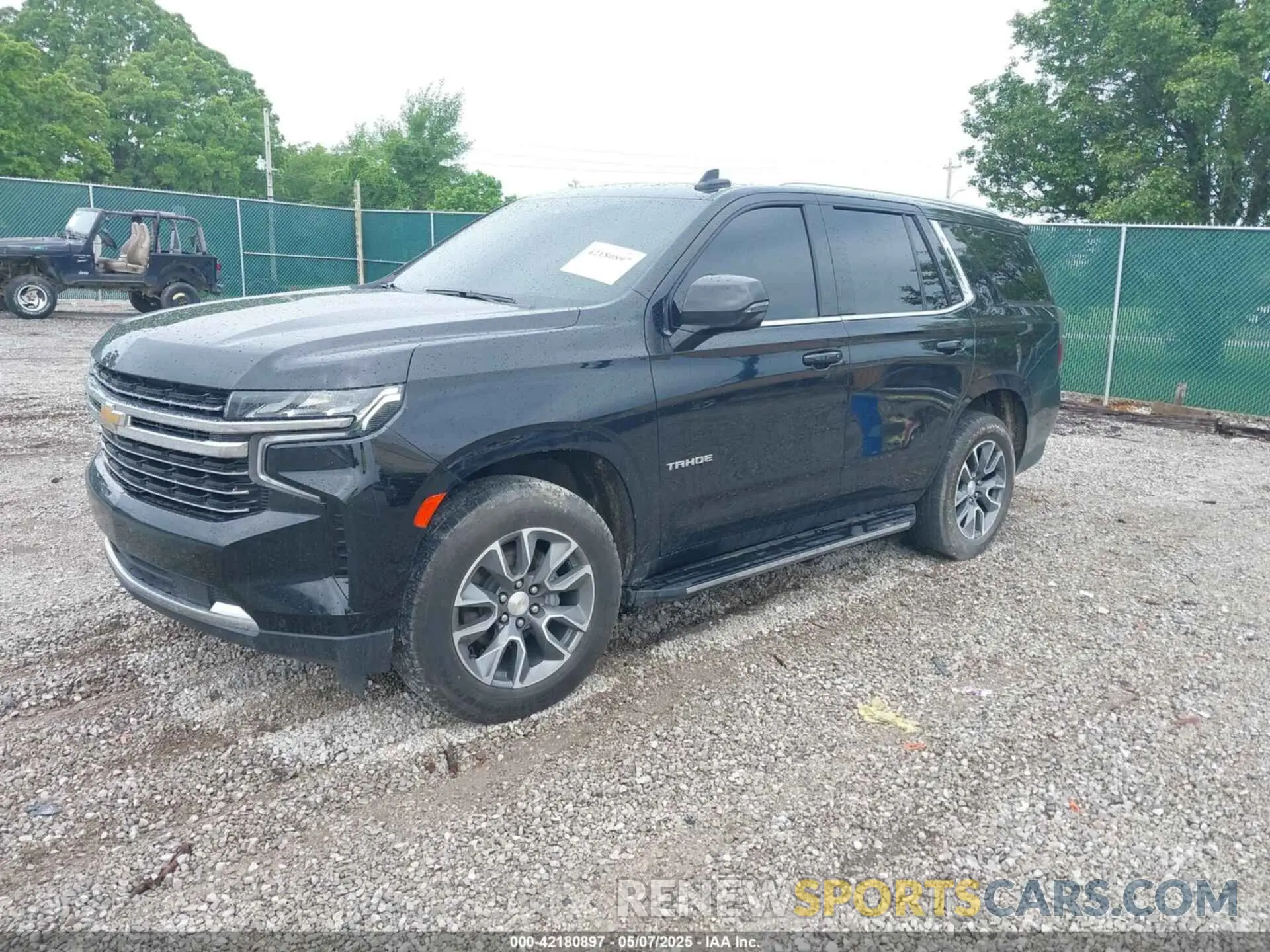 2 fotografías del automóvil dañado 1GNSKNKD6PR497553 CHEVROLET TAHOE 2023