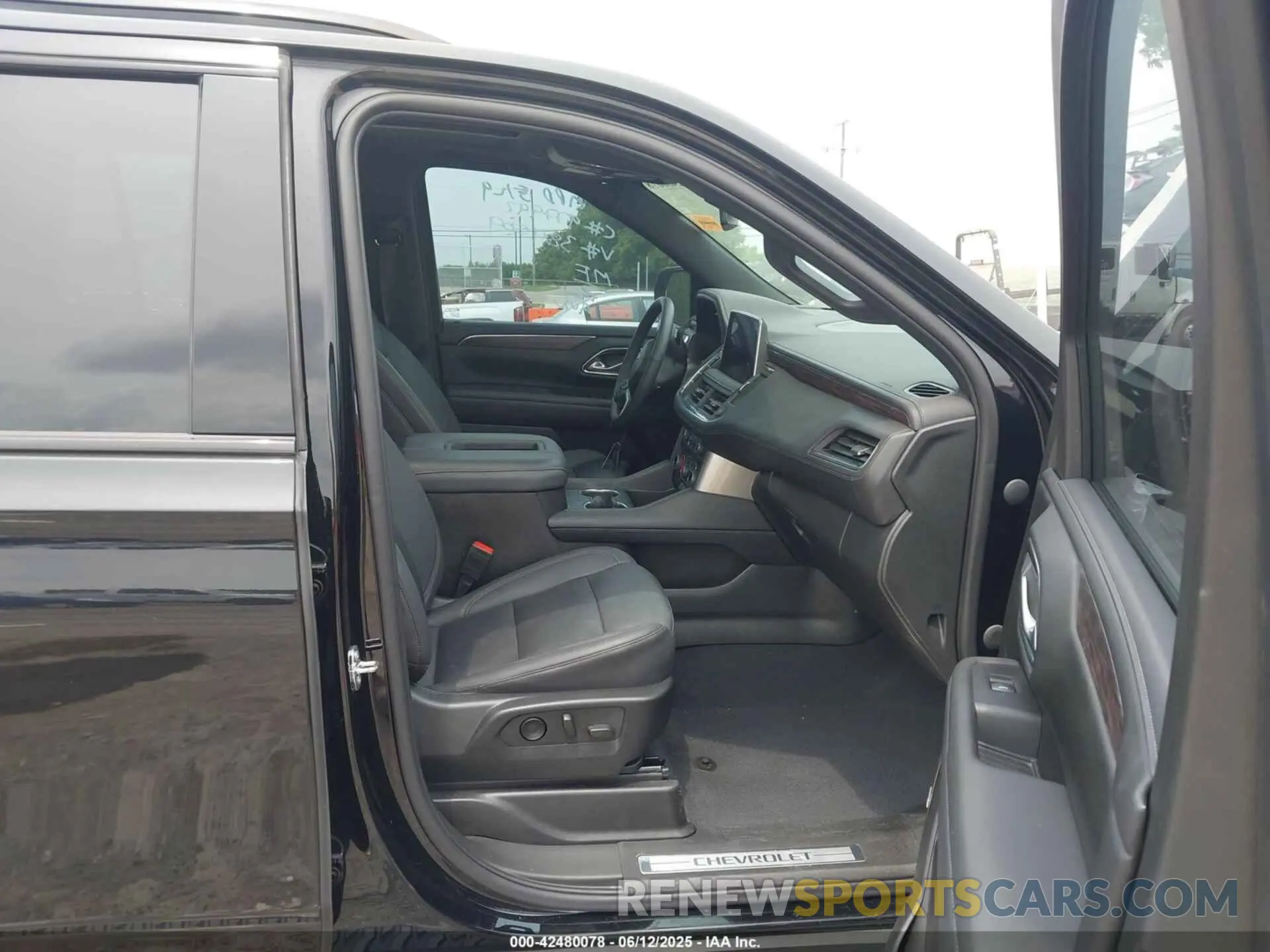 5 fotografías del automóvil dañado 1GNSKPKD3PR384509 CHEVROLET TAHOE 2023