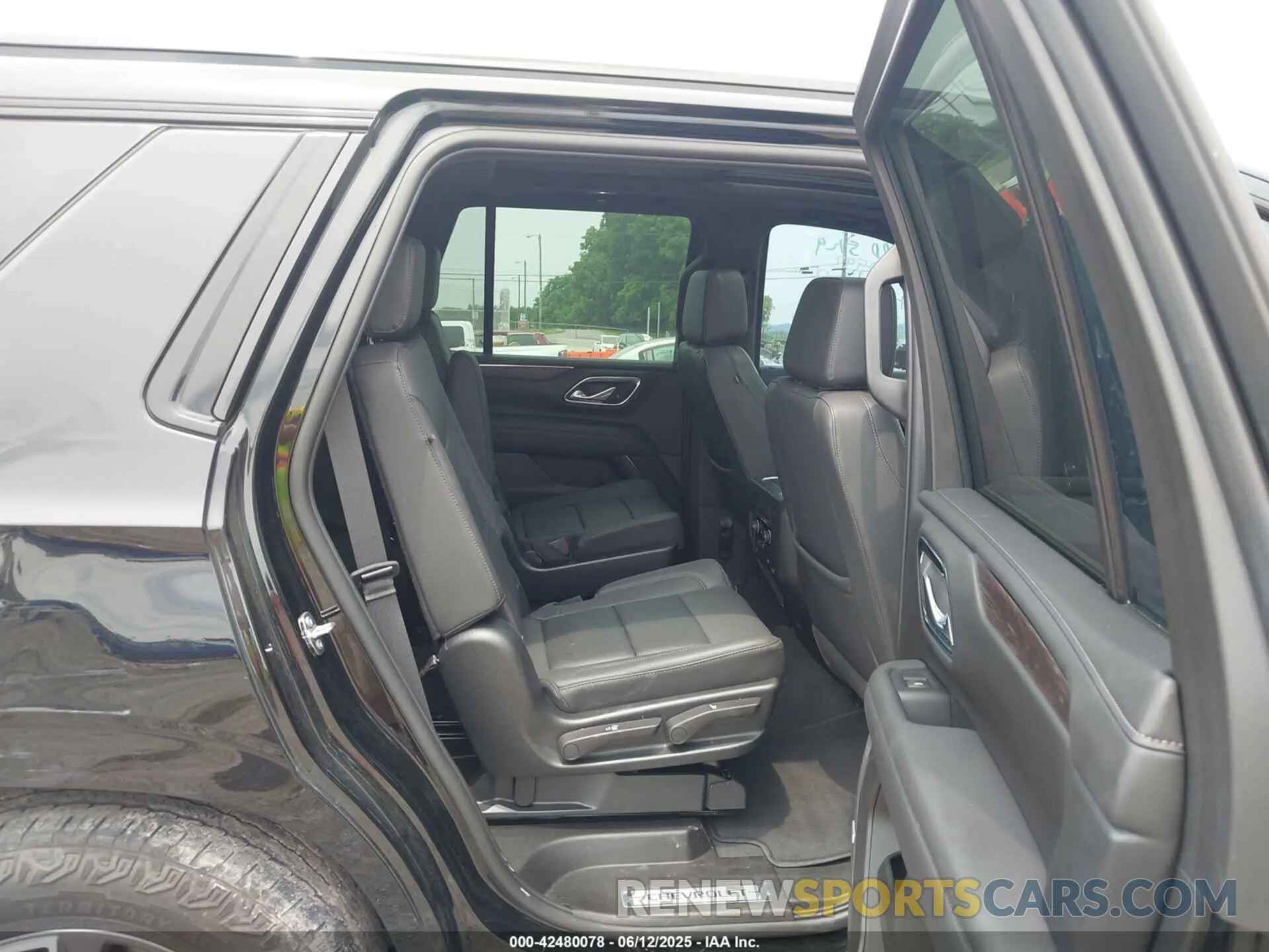 8 fotografías del automóvil dañado 1GNSKPKD3PR384509 CHEVROLET TAHOE 2023