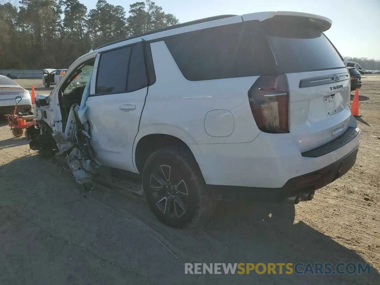 2 fotografías del automóvil dañado 1GNSKPKL3PR498758 CHEVROLET TAHOE 2023
