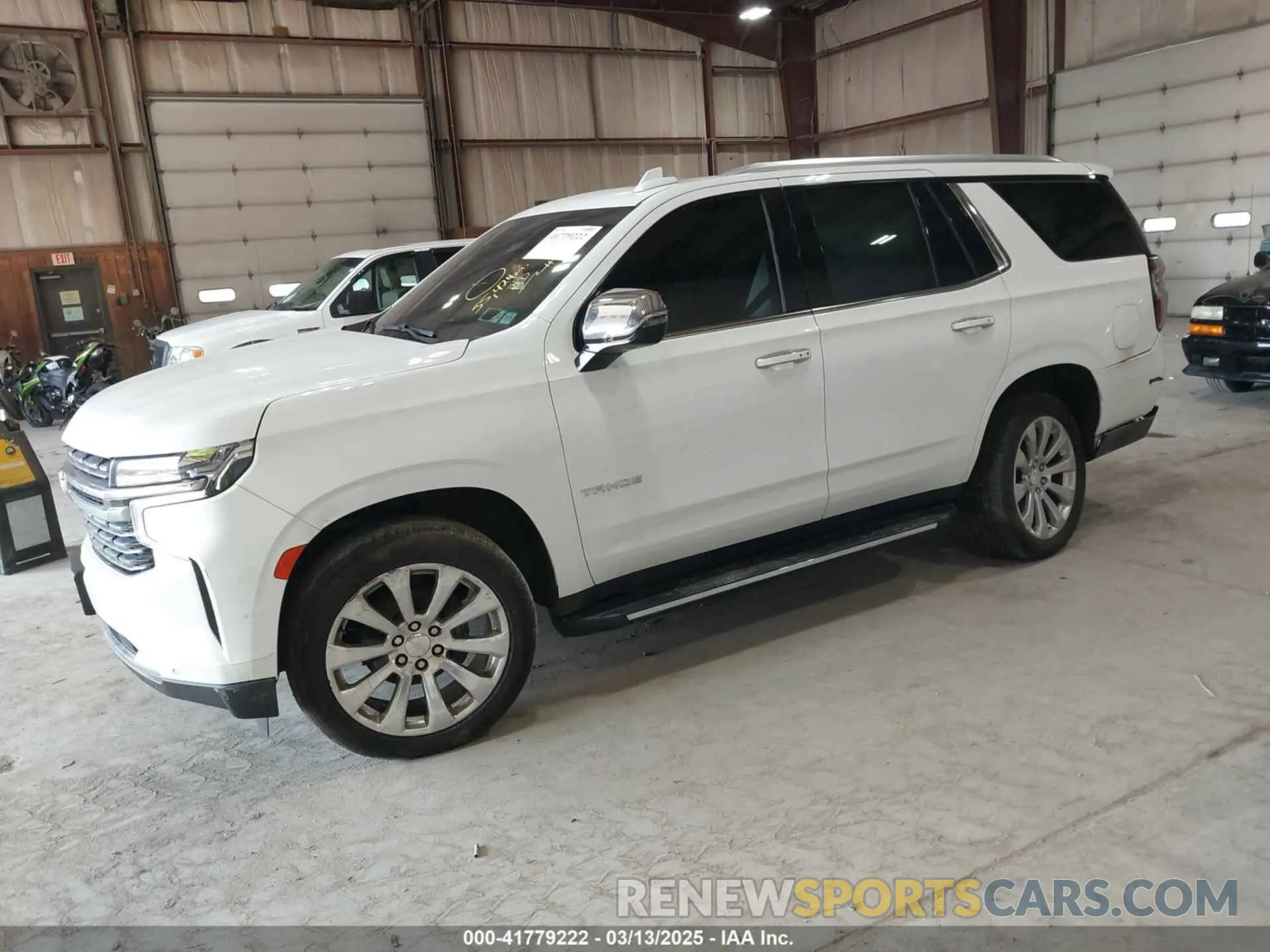 2 fotografías del automóvil dañado 1GNSKSKD0PR217513 CHEVROLET TAHOE 2023