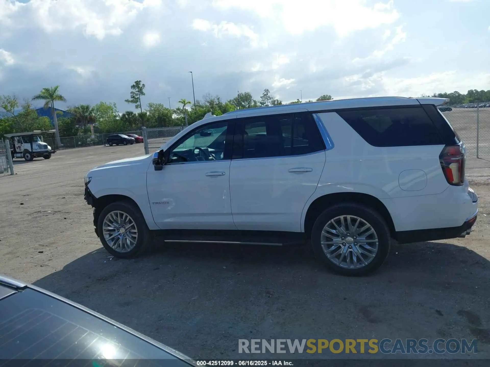 15 fotografías del automóvil dañado 1GNSKSKD0PR453465 CHEVROLET TAHOE 2023