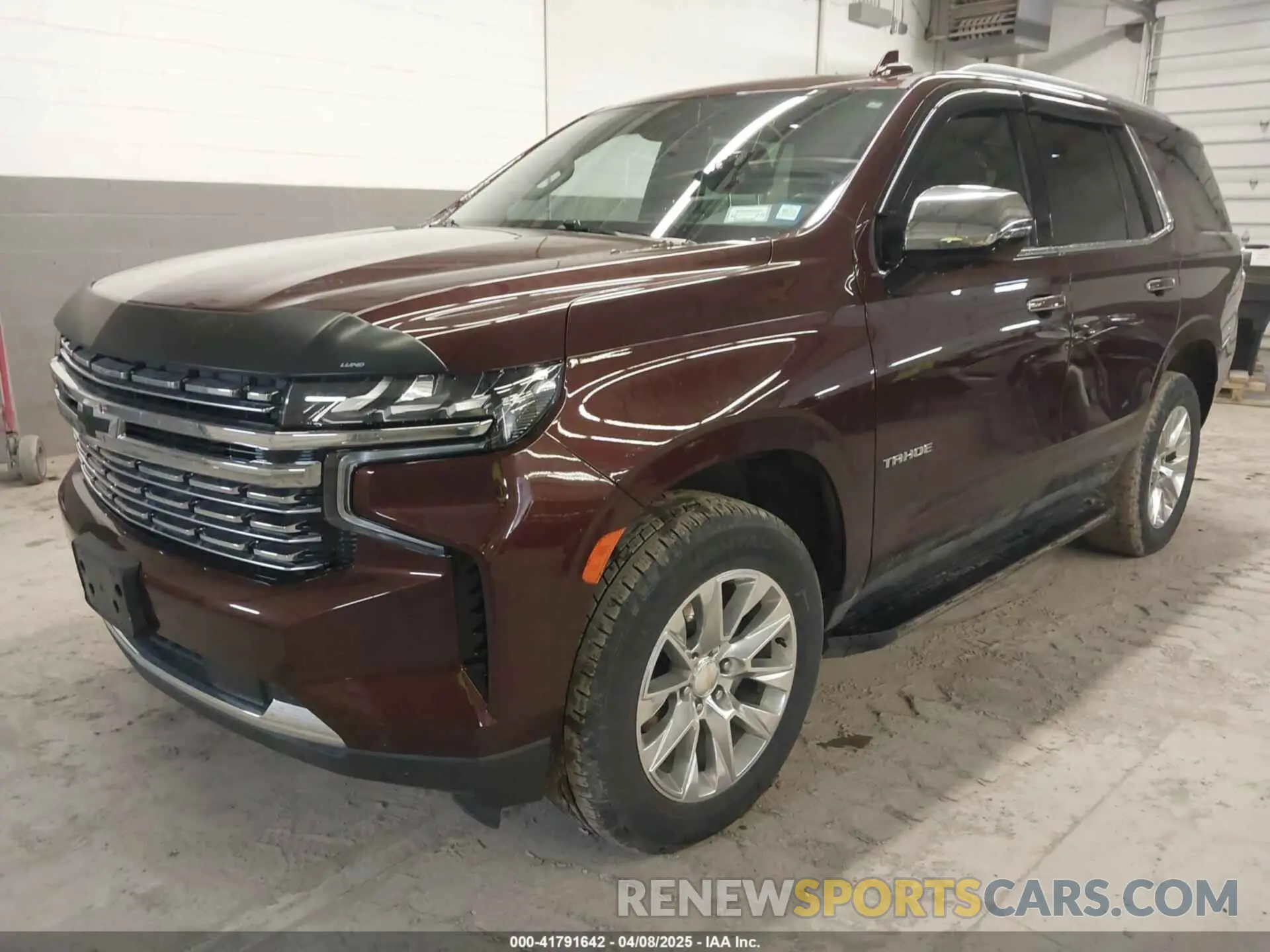 2 fotografías del automóvil dañado 1GNSKSKD2PR473085 CHEVROLET TAHOE 2023