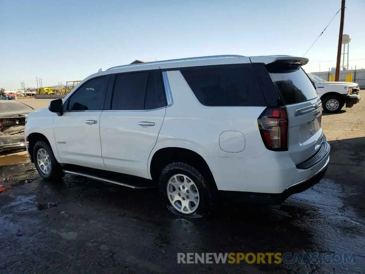 2 fotografías del automóvil dañado 1GNSKSKD6PR456788 CHEVROLET TAHOE 2023