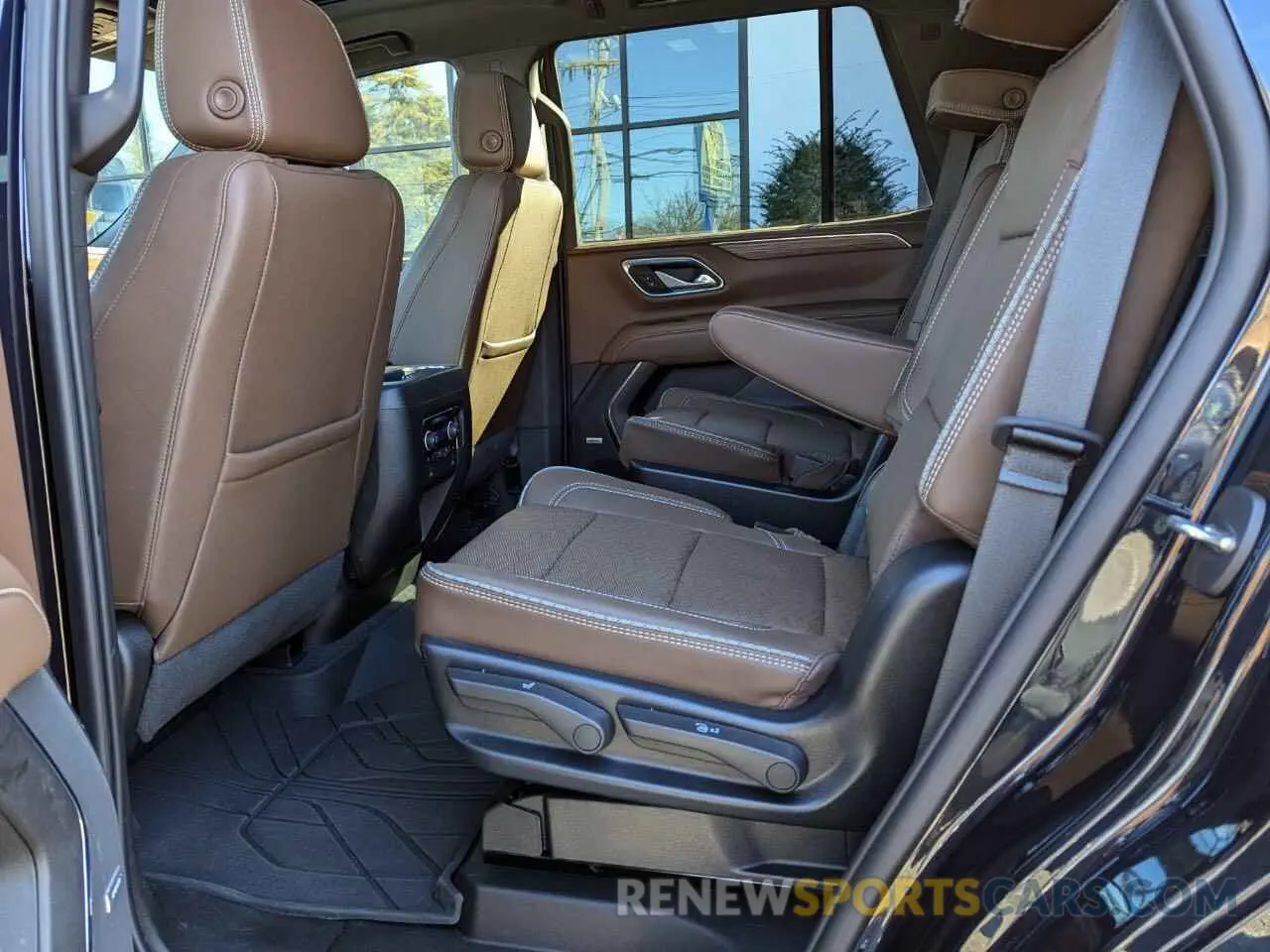6 fotografías del automóvil dañado 1GNSKTKL8PR219667 CHEVROLET TAHOE 2023