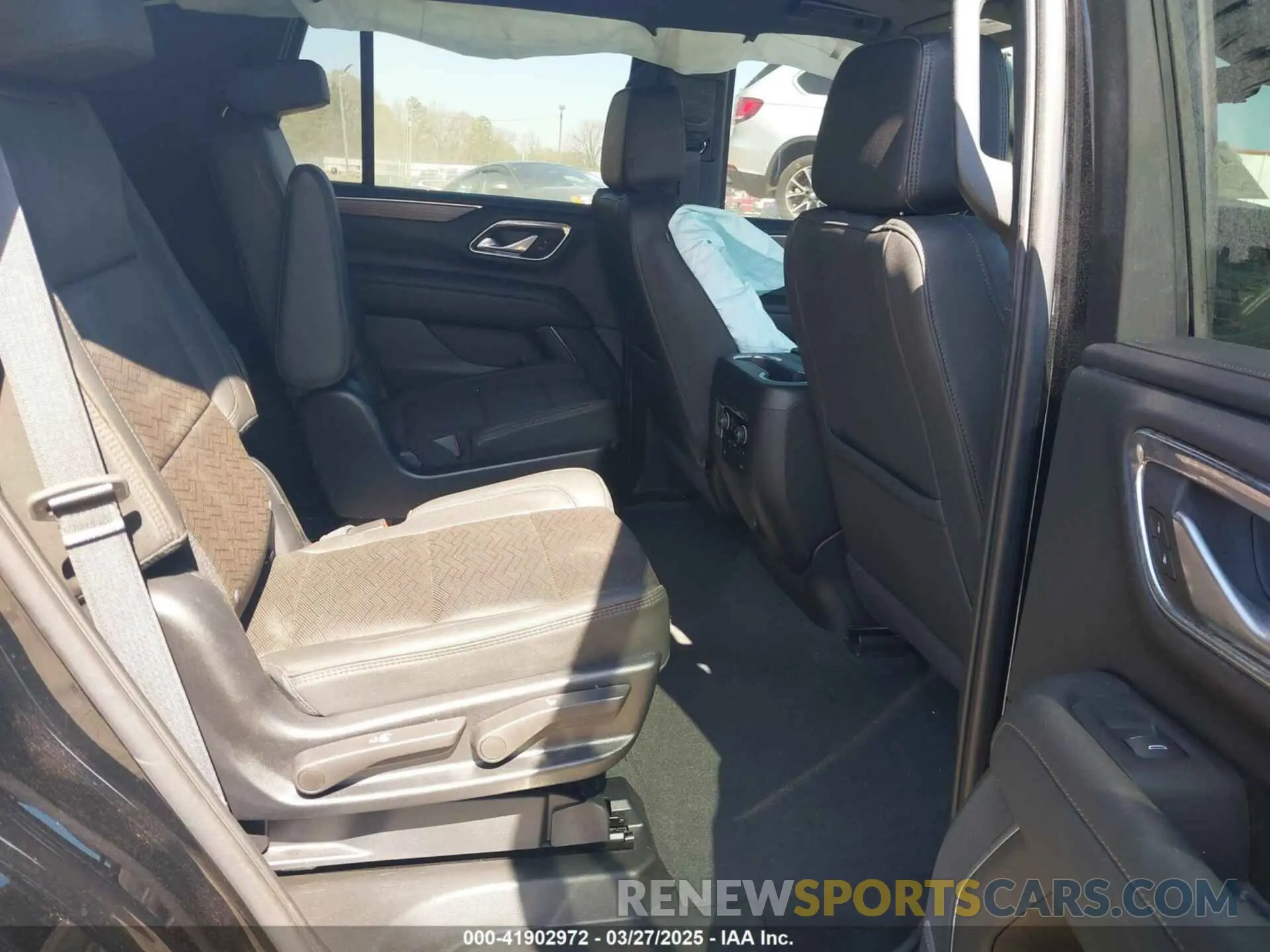 8 fotografías del automóvil dañado 1GNSKTKL9PR154800 CHEVROLET TAHOE 2023