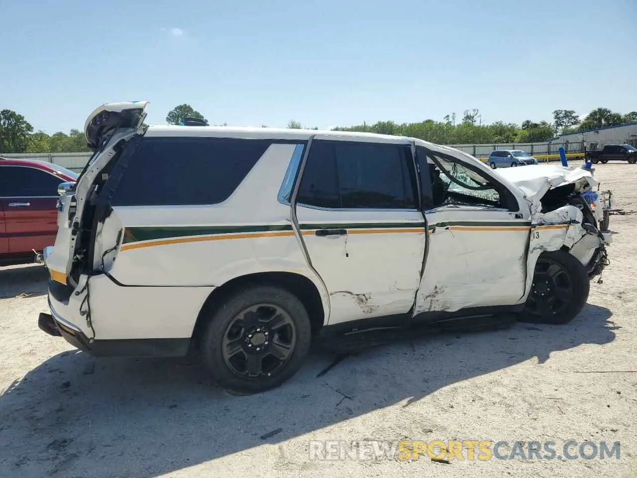 3 fotografías del automóvil dañado 1GNSCLED1RR176018 CHEVROLET TAHOE 2024