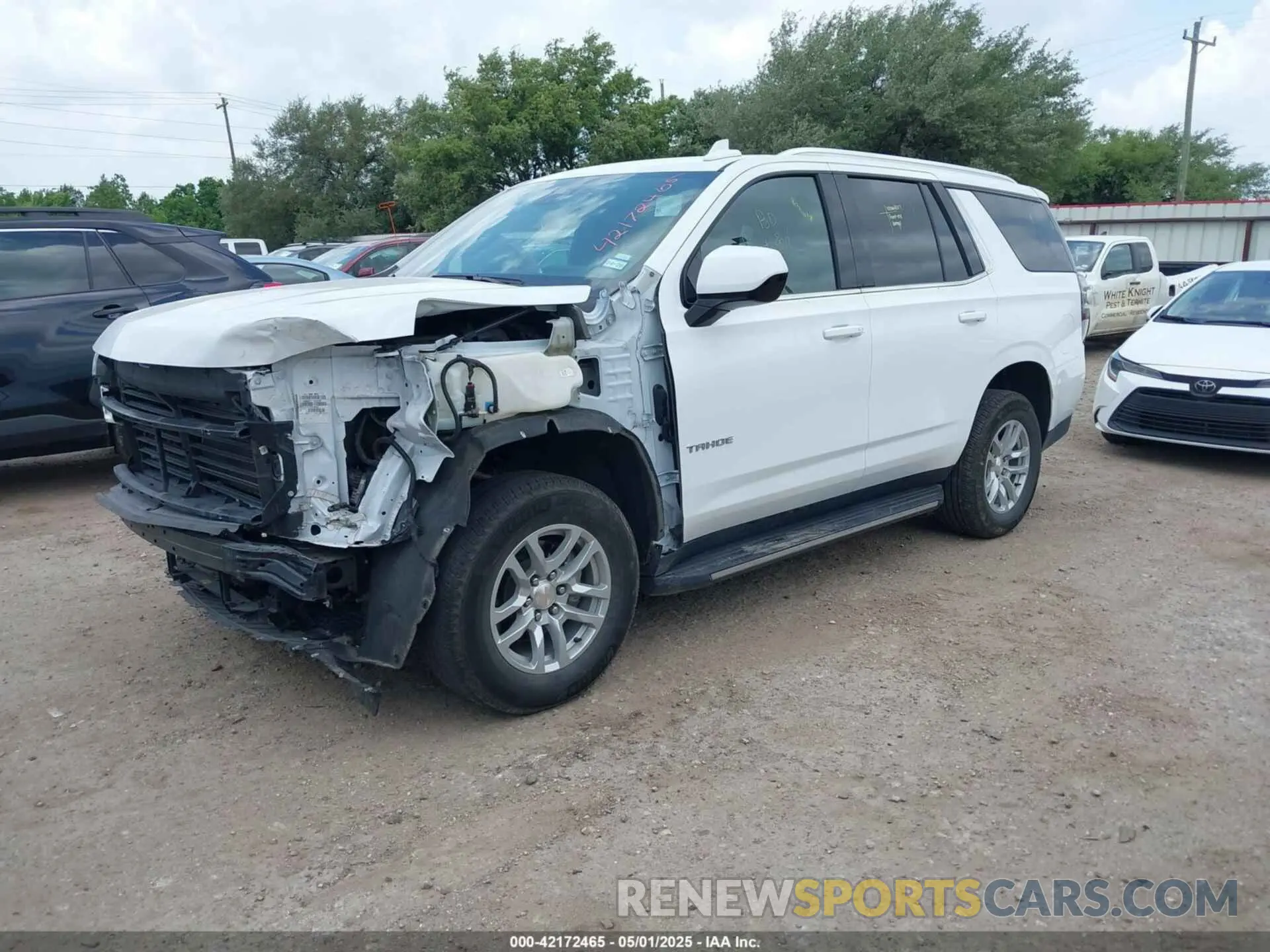 2 fotografías del automóvil dañado 1GNSCNKD2RR279514 CHEVROLET TAHOE 2024