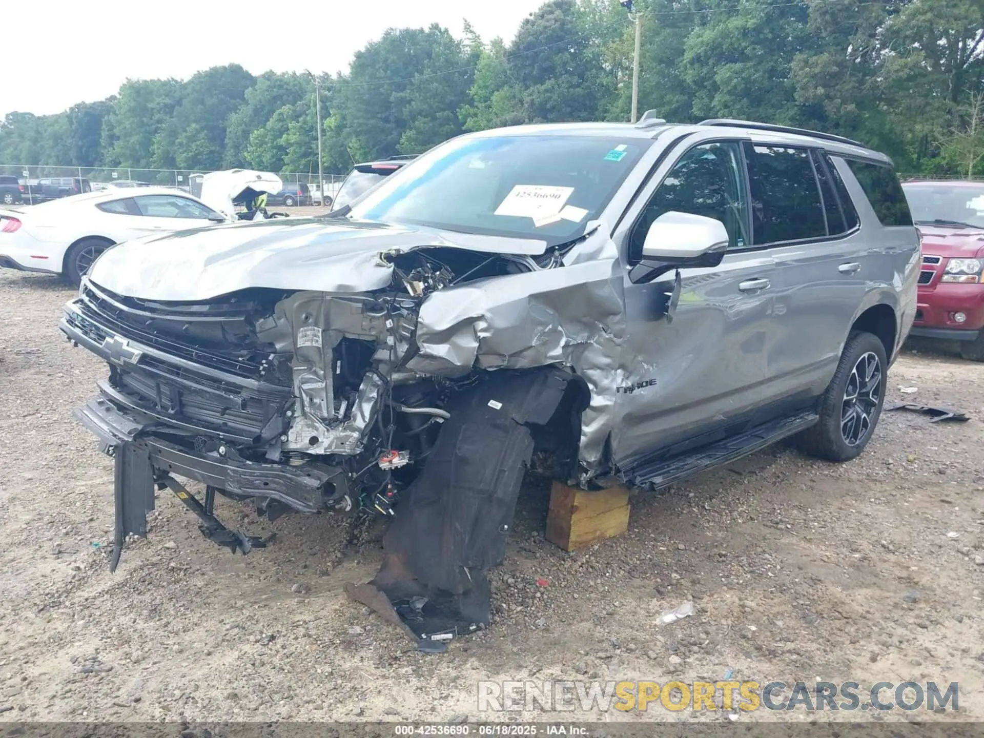 2 fotografías del automóvil dañado 1GNSCRKDXRR395888 CHEVROLET TAHOE 2024