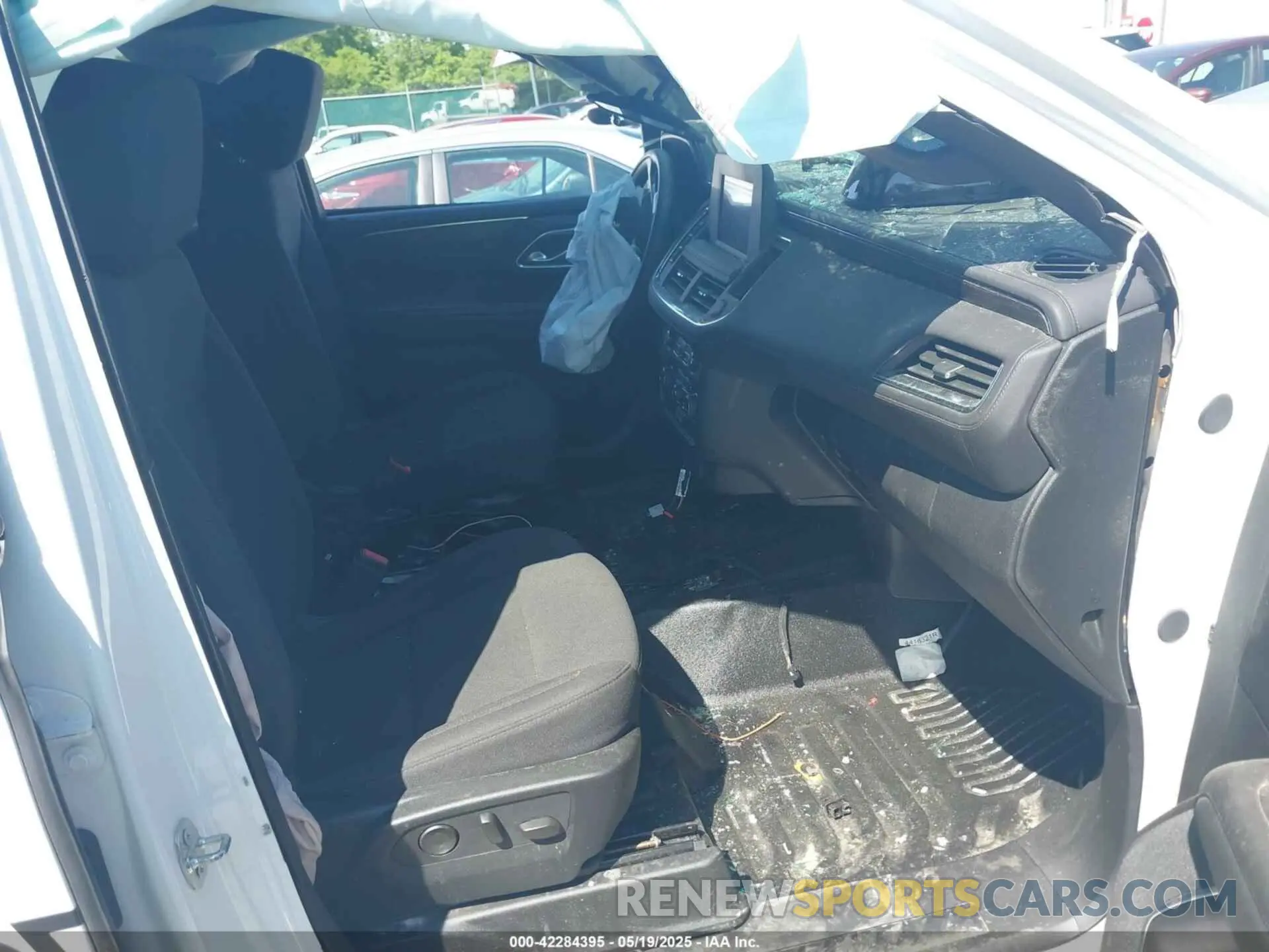 5 fotografías del automóvil dañado 1GNSKLED5RR155692 CHEVROLET TAHOE 2024
