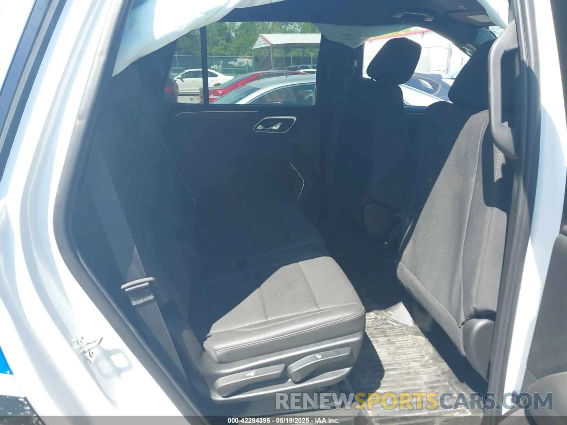 8 fotografías del automóvil dañado 1GNSKLED5RR155692 CHEVROLET TAHOE 2024