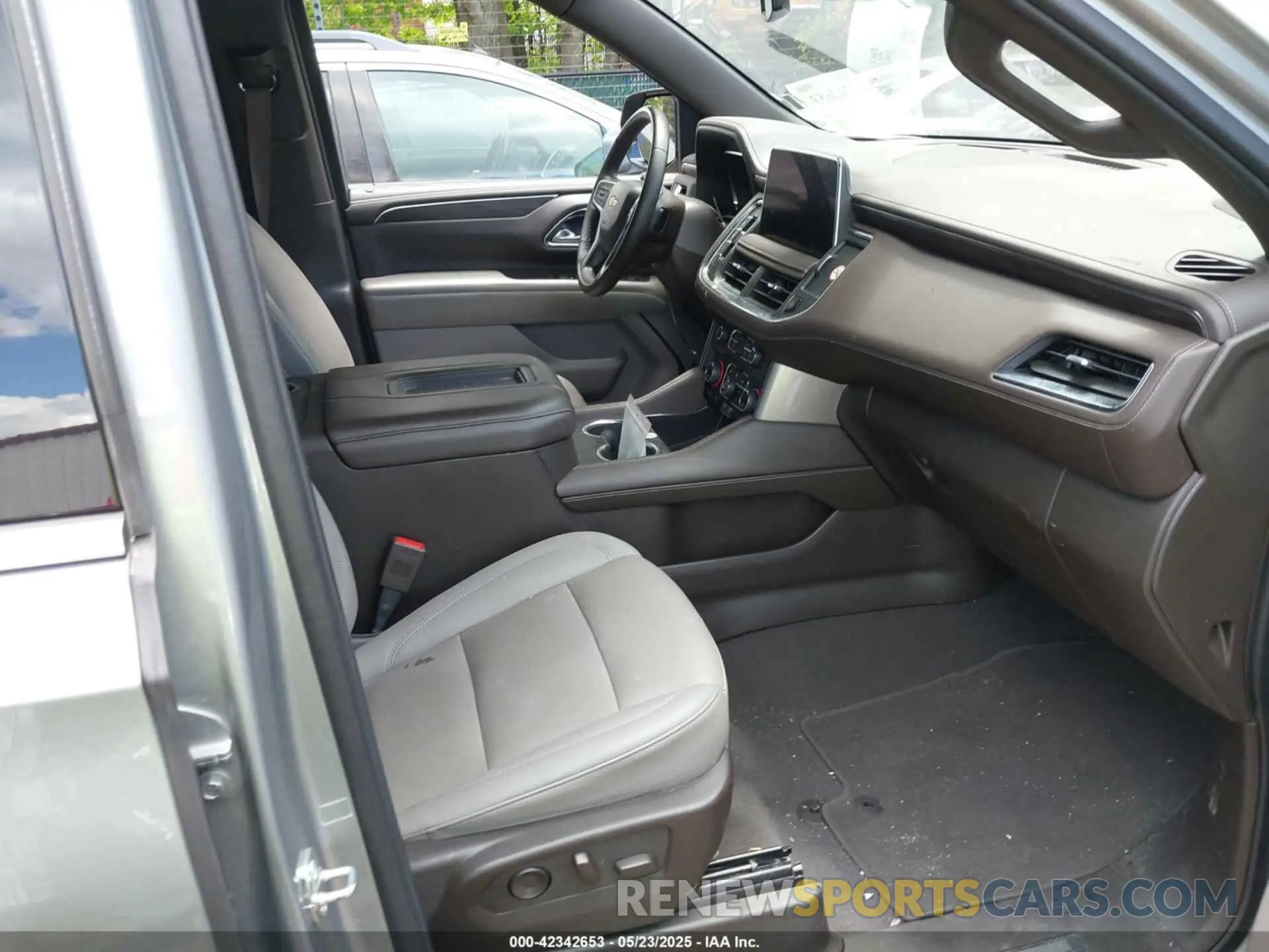 5 fotografías del automóvil dañado 1GNSKNKD2RR180324 CHEVROLET TAHOE 2024