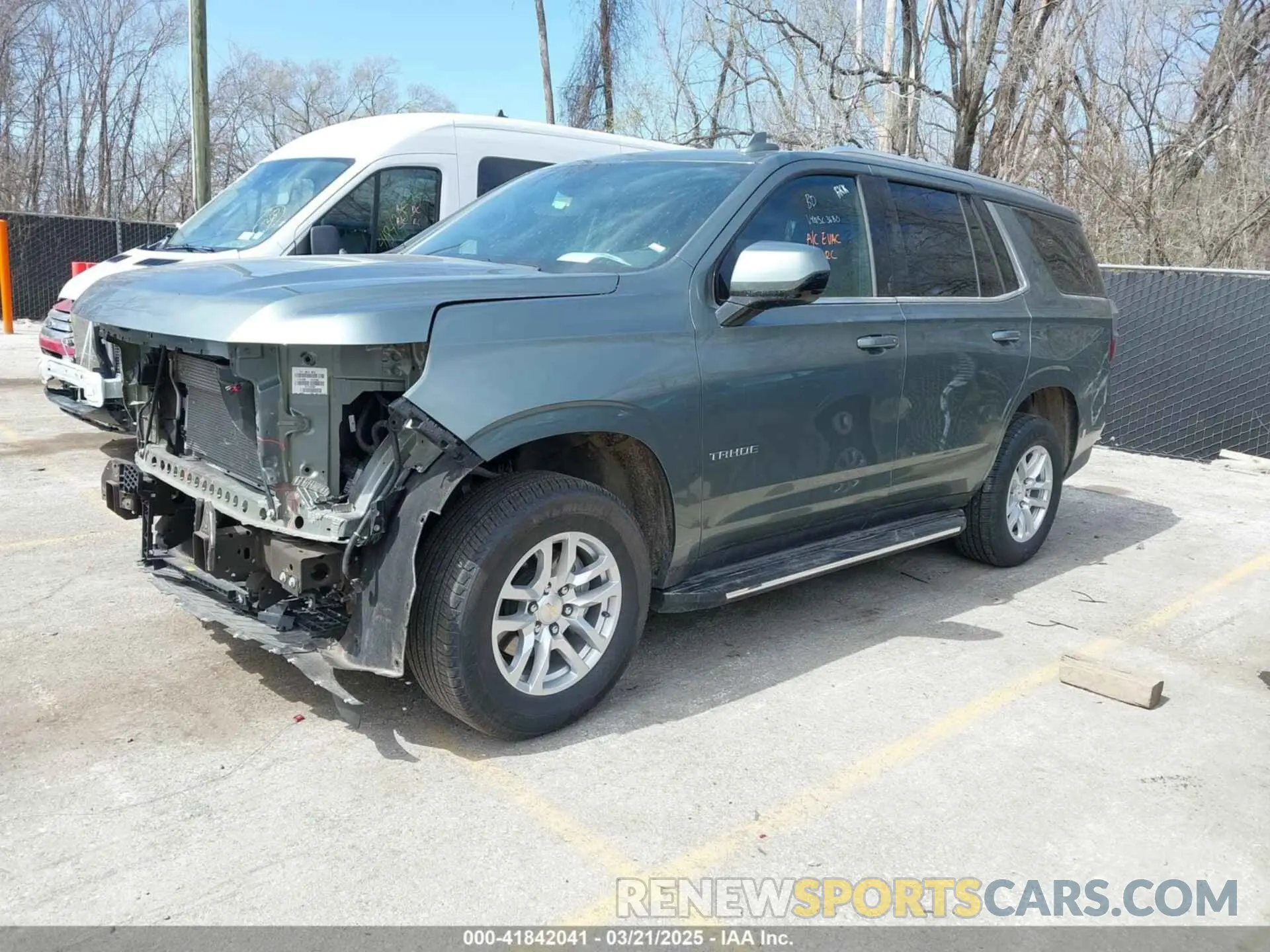 2 fotografías del automóvil dañado 1GNSKNKD9RR243371 CHEVROLET TAHOE 2024