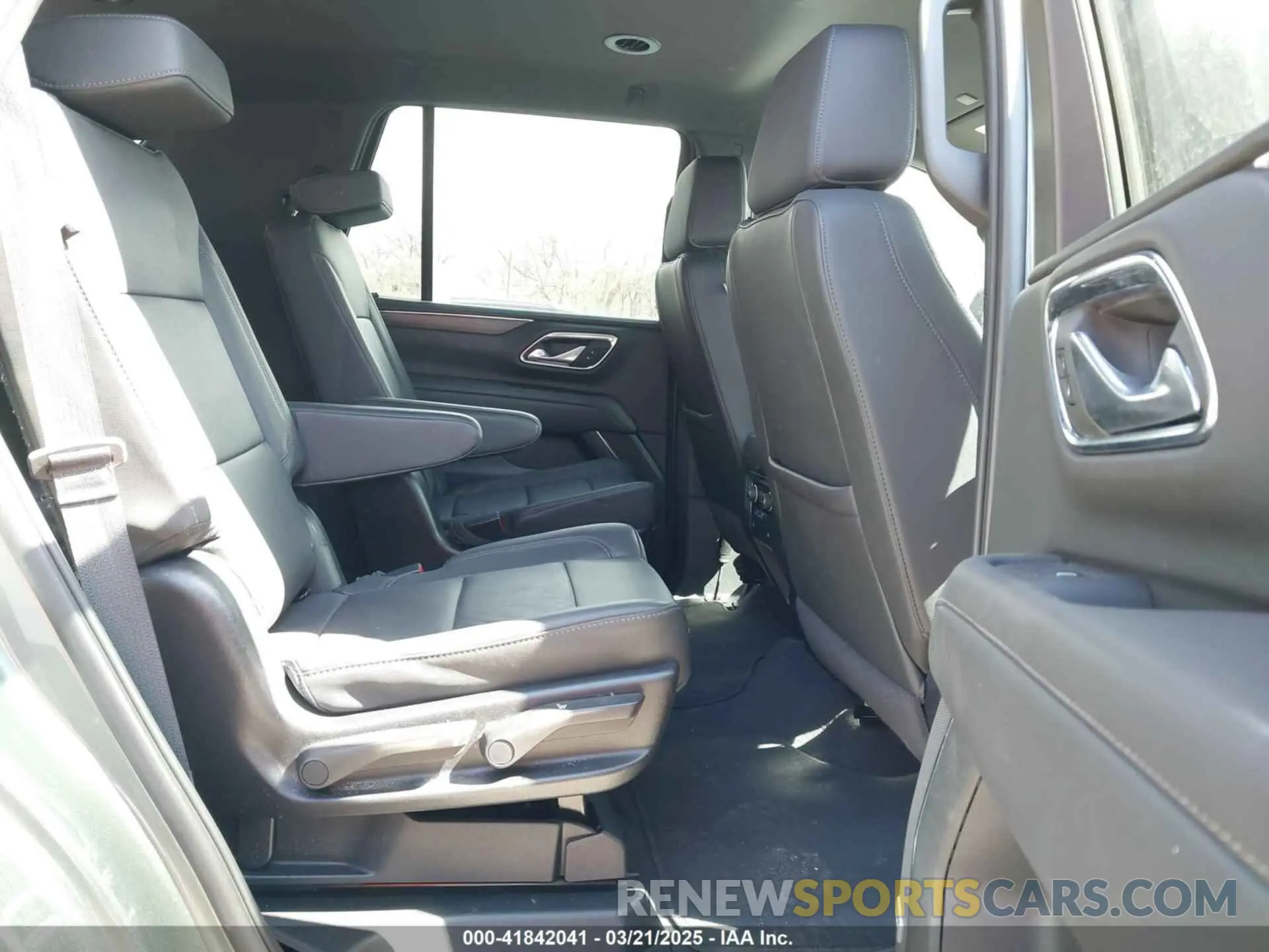 8 fotografías del automóvil dañado 1GNSKNKD9RR243371 CHEVROLET TAHOE 2024