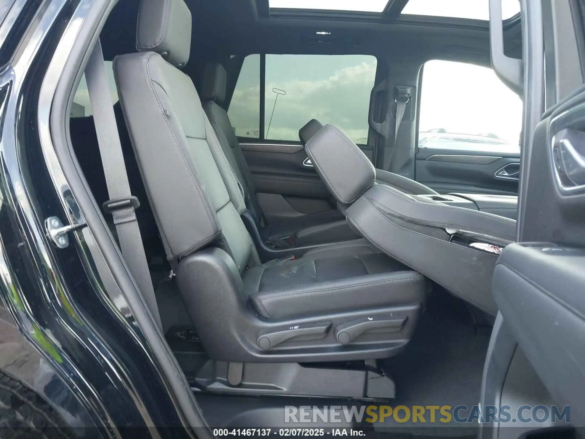 8 fotografías del automóvil dañado 1GNSKPKL9RR316256 CHEVROLET TAHOE 2024