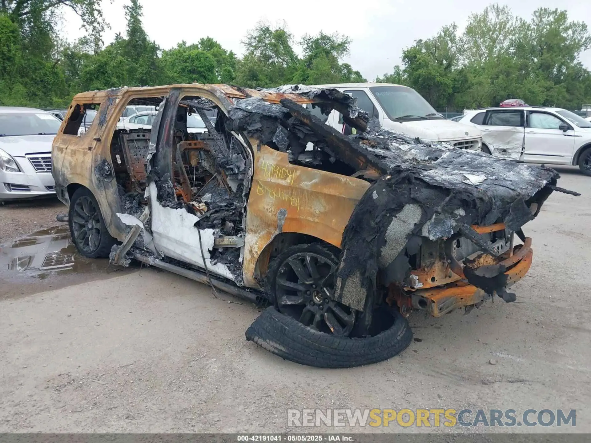 12 fotografías del automóvil dañado 1GNSKTKL1RR251945 CHEVROLET TAHOE 2024