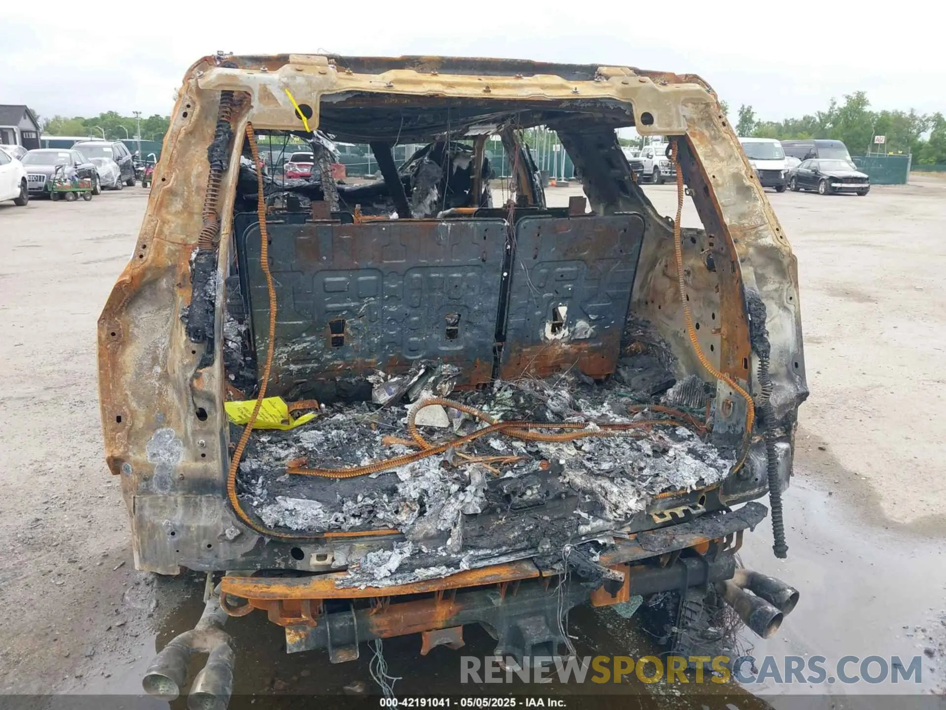 13 fotografías del automóvil dañado 1GNSKTKL1RR251945 CHEVROLET TAHOE 2024