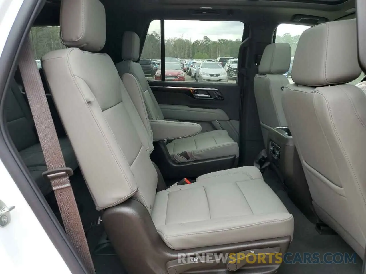 12 fotografías del automóvil dañado 1GNS5NRD0SR132114 CHEVROLET TAHOE 2025