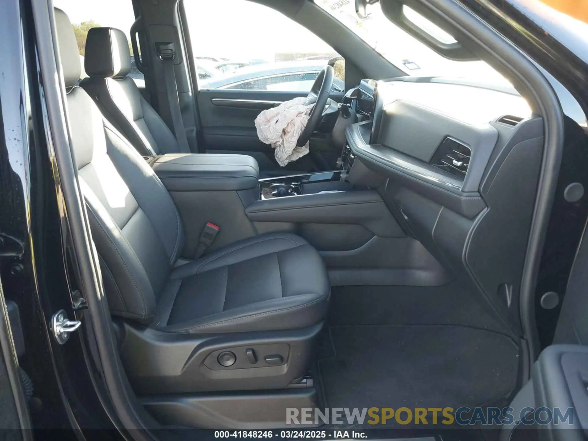 5 fotografías del automóvil dañado 1GNS5NRD1SR153067 CHEVROLET TAHOE 2025