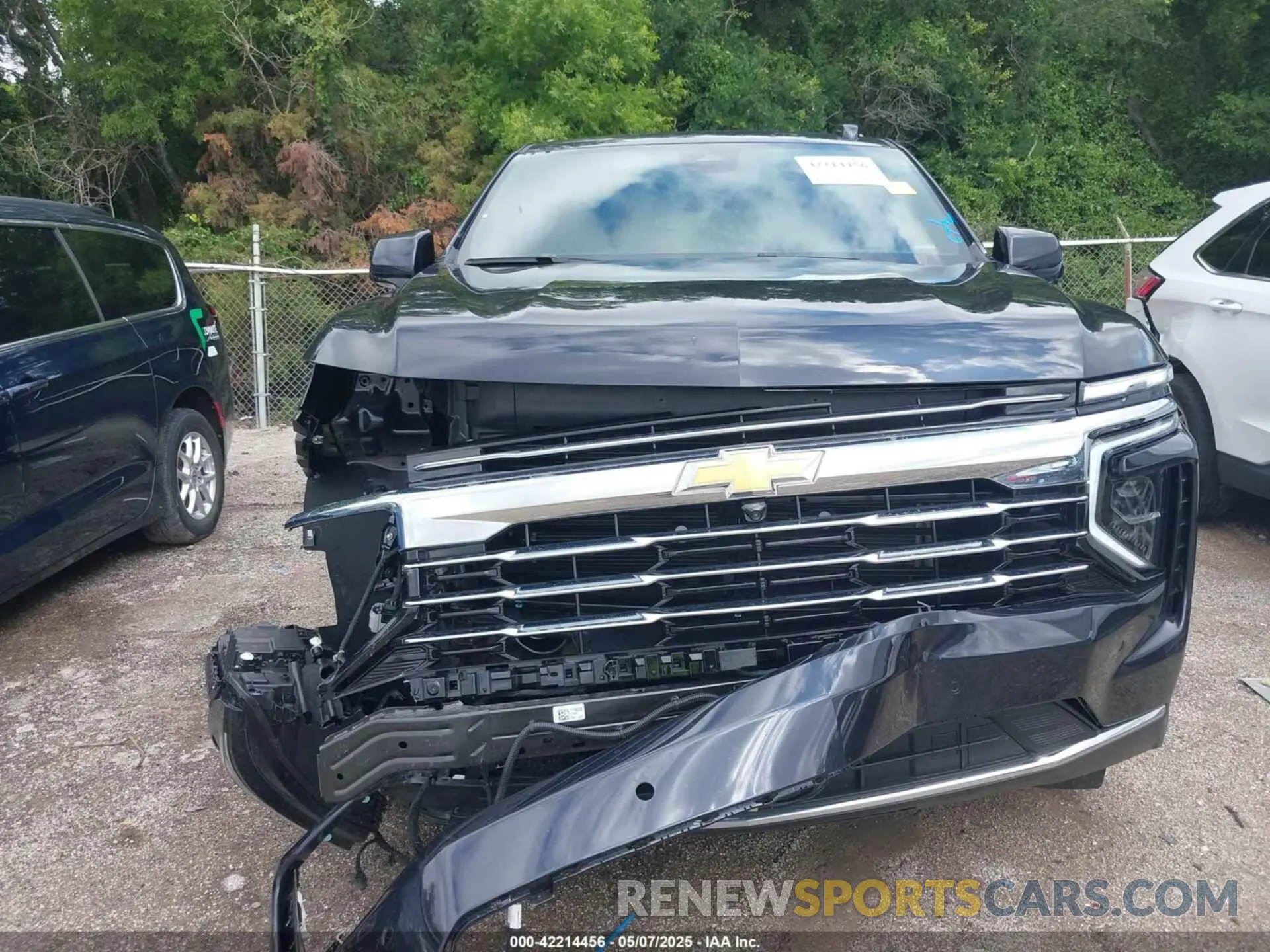 12 fotografías del automóvil dañado 1GNS5NRD5SR194186 CHEVROLET TAHOE 2025