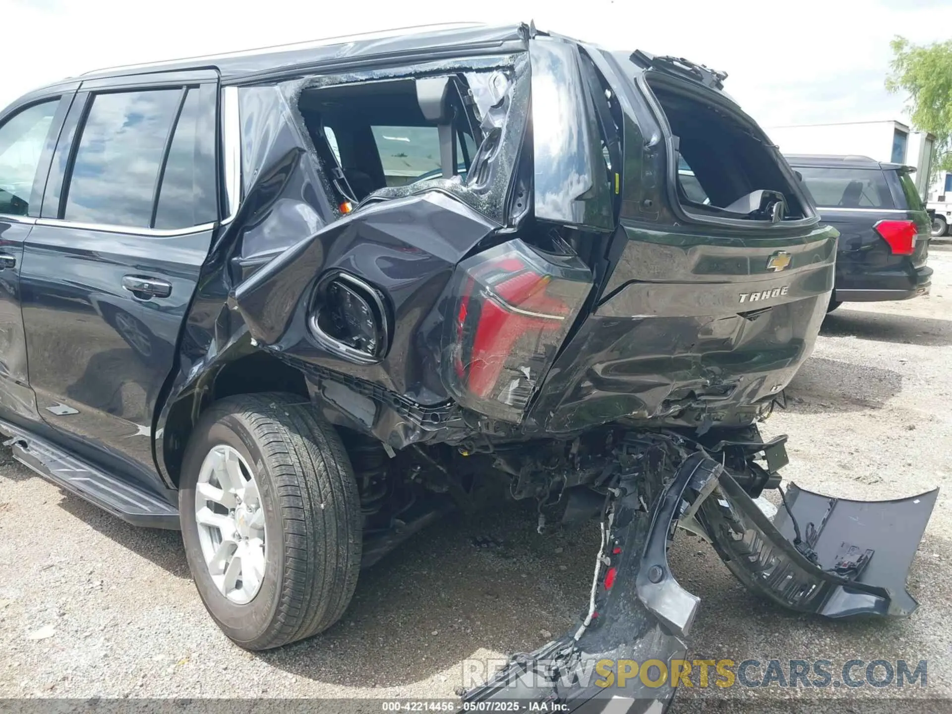 6 fotografías del automóvil dañado 1GNS5NRD5SR194186 CHEVROLET TAHOE 2025