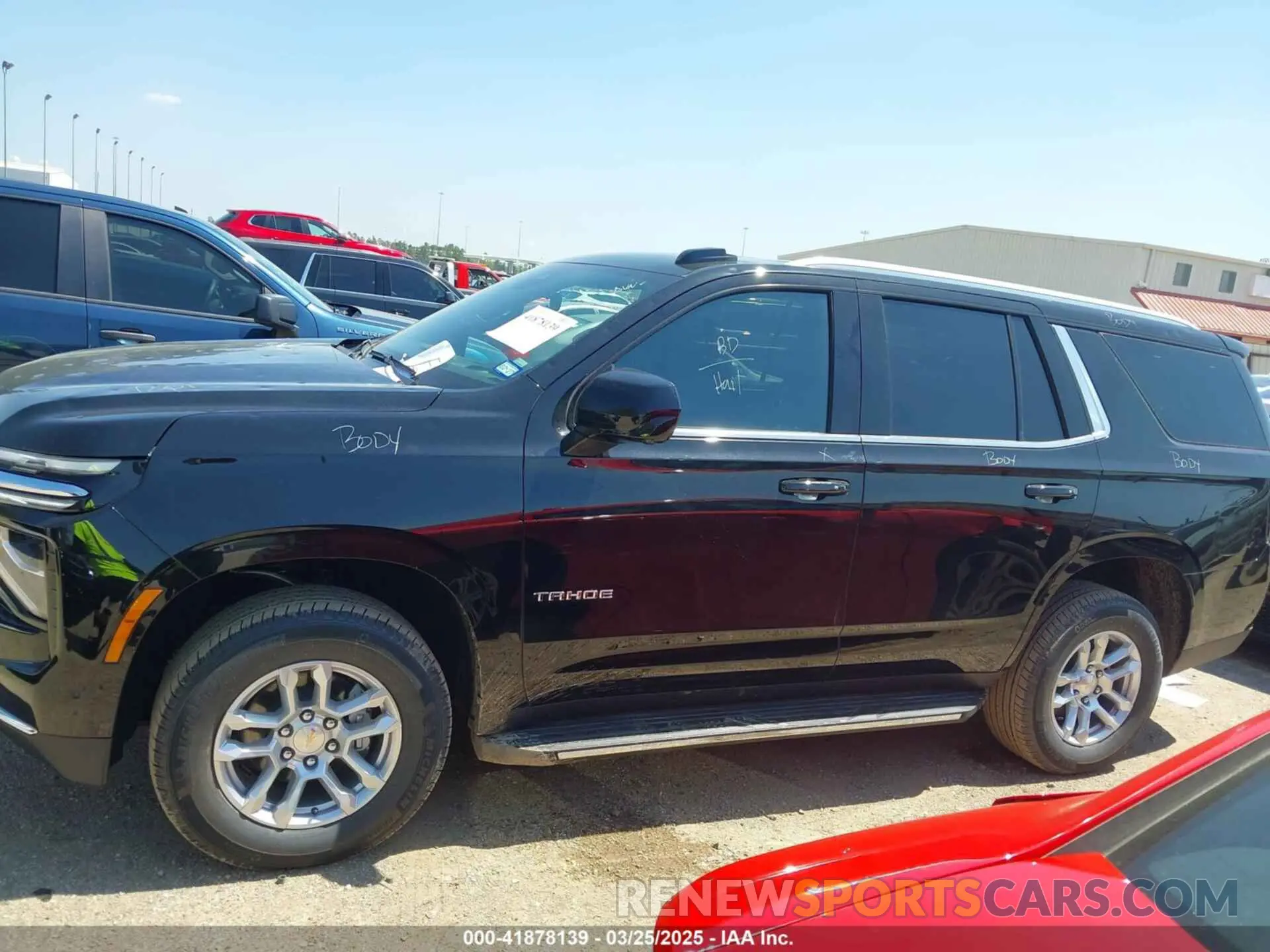 14 fotografías del automóvil dañado 1GNS5NRD5SR236730 CHEVROLET TAHOE 2025