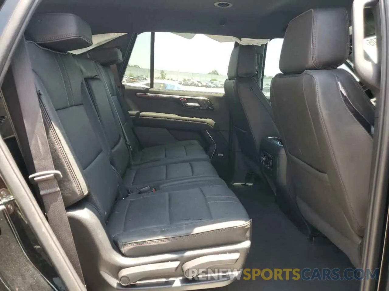 11 fotografías del automóvil dañado 1GNS5RRD8SR177700 CHEVROLET TAHOE 2025