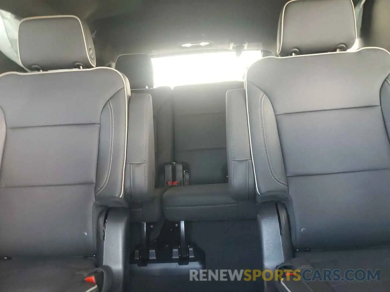 10 fotografías del automóvil dañado 1GNS5SRD2SR212027 CHEVROLET TAHOE 2025