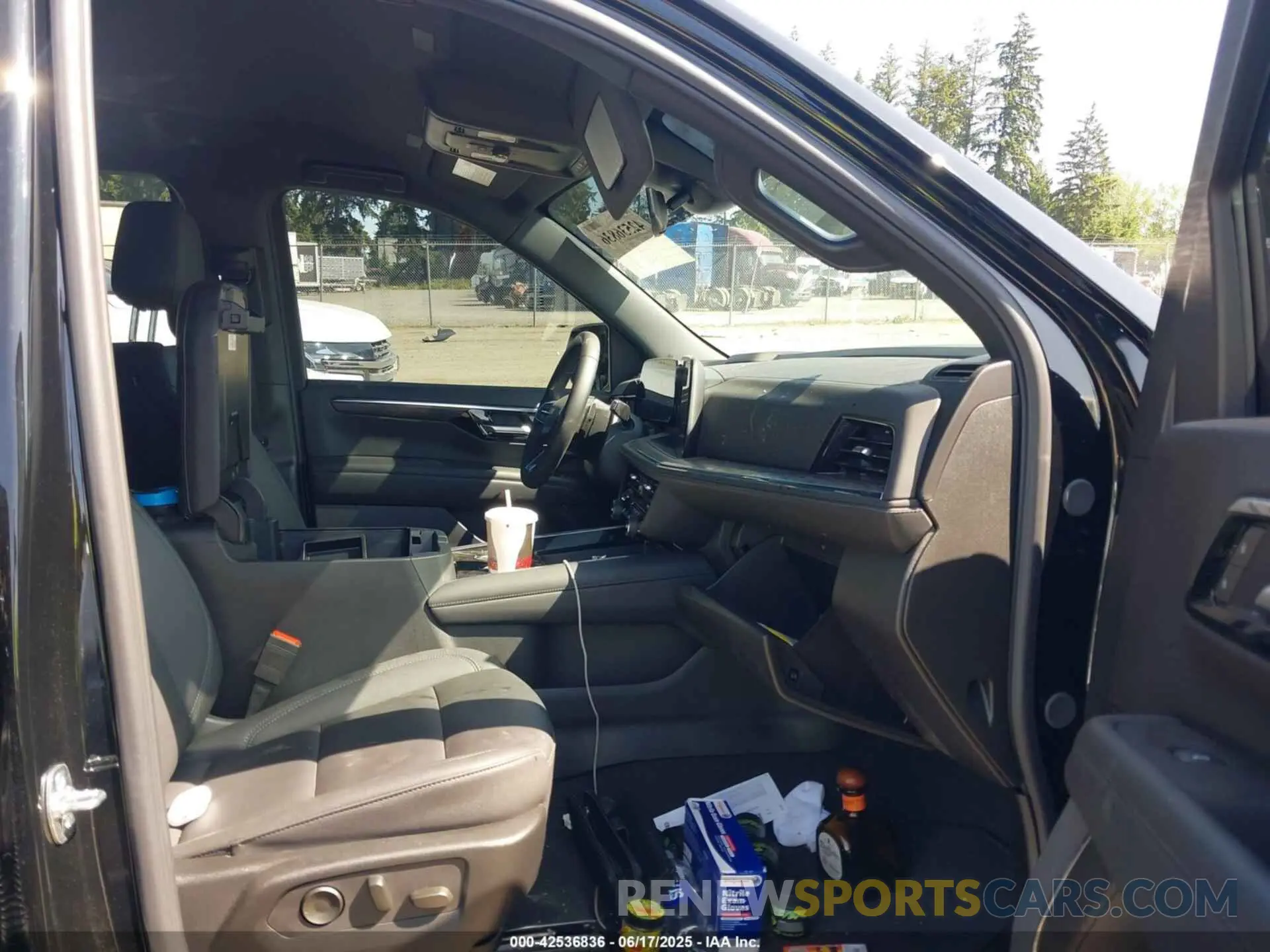 5 fotografías del automóvil dañado 1GNS6NRDXSR200383 CHEVROLET TAHOE 2025